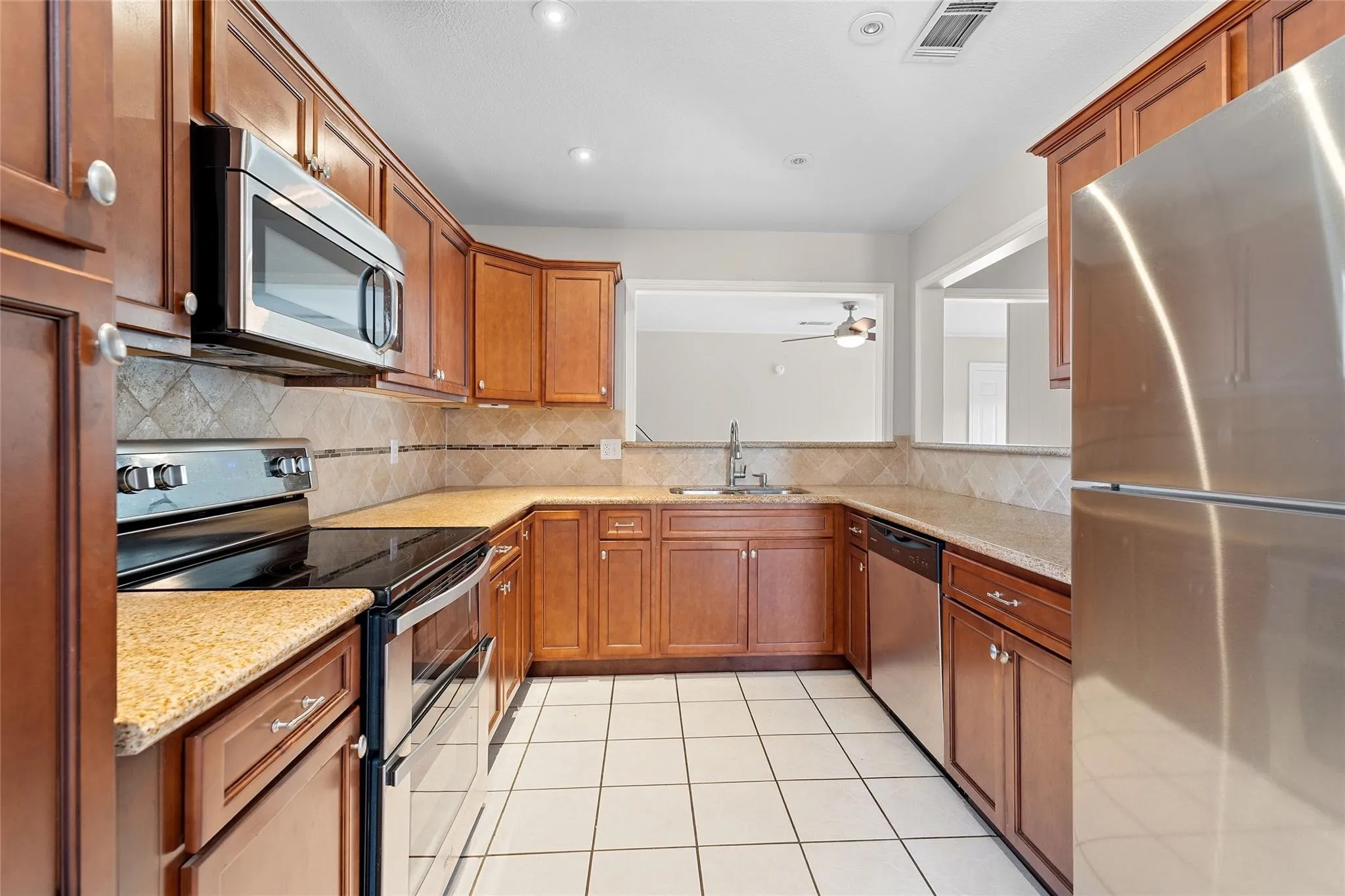 Single Family Residence For Sale in Dallas County , 6907 Pickrell Drive, Dallas, Texas 75227, 4 Bedroom, 2 Bathroom, 2 Garage spaces, 2,208 Sqft, built in 1971, mls#21407561, Real Estate Agent in Dallas, Homes For Sale in Dallas county, Homes For Sale in Dallas, Realtor in Dallas Texas, Real Estate Brokerage Independent Realty Texas, Luminita Cordes Realtor