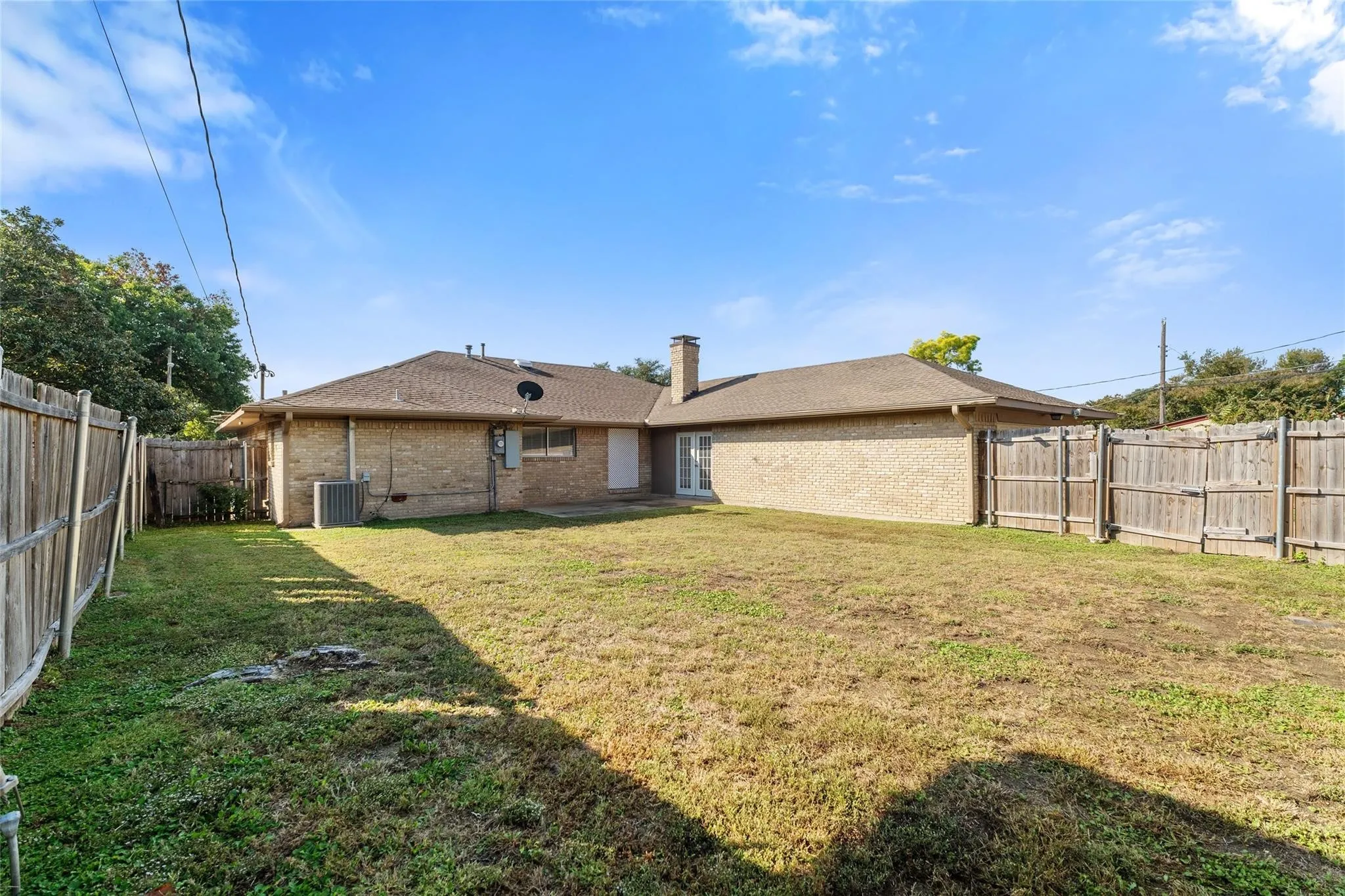 Single Family Residence For Sale in Dallas County , 6907 Pickrell Drive, Dallas, Texas 75227, 4 Bedroom, 2 Bathroom, 2 Garage spaces, 2,208 Sqft, built in 1971, mls#21407561, Real Estate Agent in Dallas, Homes For Sale in Dallas county, Homes For Sale in Dallas, Realtor in Dallas Texas, Real Estate Brokerage Independent Realty Texas, Luminita Cordes Realtor
