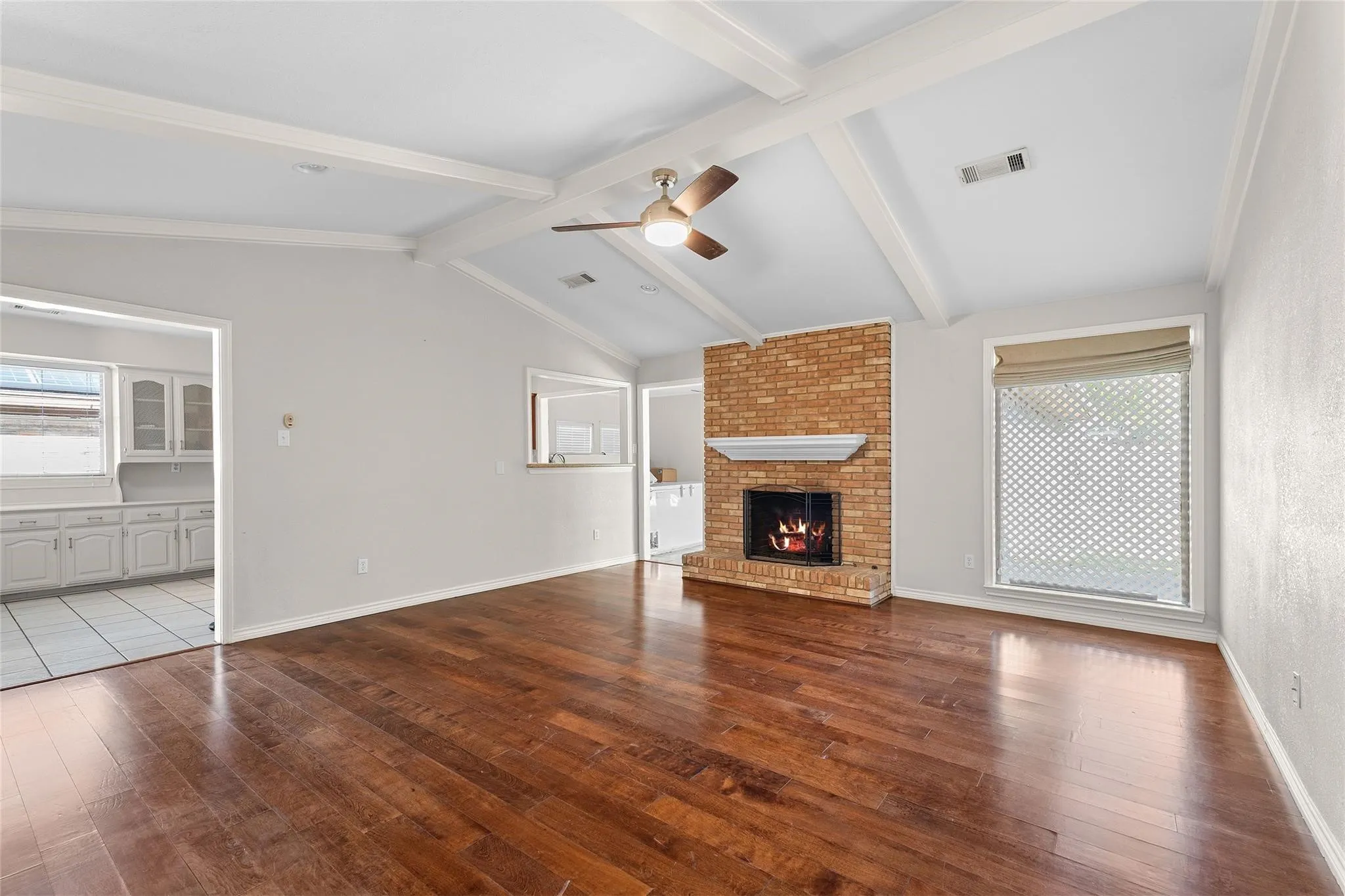 Single Family Residence For Sale in Dallas County , 6907 Pickrell Drive, Dallas, Texas 75227, 4 Bedroom, 2 Bathroom, 2 Garage spaces, 2,208 Sqft, built in 1971, mls#21407561, Real Estate Agent in Dallas, Homes For Sale in Dallas county, Homes For Sale in Dallas, Realtor in Dallas Texas, Real Estate Brokerage Independent Realty Texas, Luminita Cordes Realtor