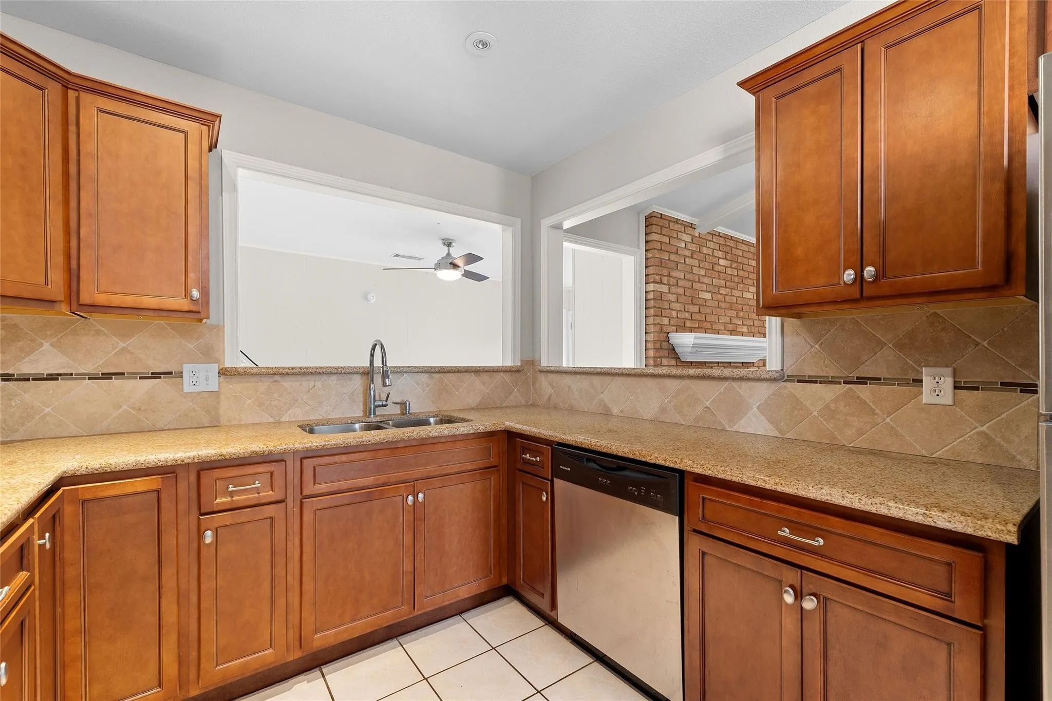 Single Family Residence For Sale in Dallas County , 6907 Pickrell Drive, Dallas, Texas 75227, 4 Bedroom, 2 Bathroom, 2 Garage spaces, 2,208 Sqft, built in 1971, mls#21407561, Real Estate Agent in Dallas, Homes For Sale in Dallas county, Homes For Sale in Dallas, Realtor in Dallas Texas, Real Estate Brokerage Independent Realty Texas, Luminita Cordes Realtor
