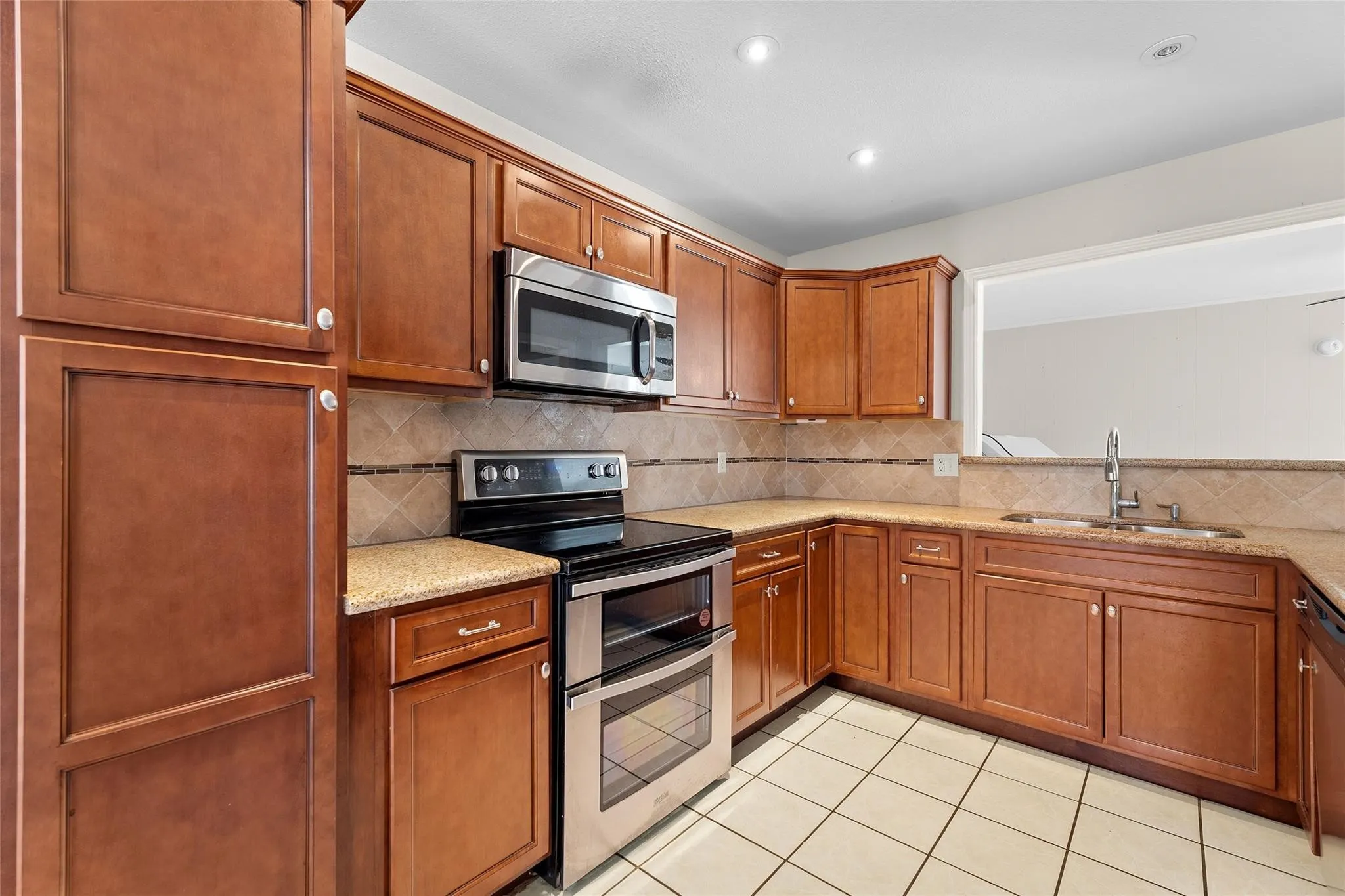 Single Family Residence For Sale in Dallas County , 6907 Pickrell Drive, Dallas, Texas 75227, 4 Bedroom, 2 Bathroom, 2 Garage spaces, 2,208 Sqft, built in 1971, mls#21407561, Real Estate Agent in Dallas, Homes For Sale in Dallas county, Homes For Sale in Dallas, Realtor in Dallas Texas, Real Estate Brokerage Independent Realty Texas, Luminita Cordes Realtor