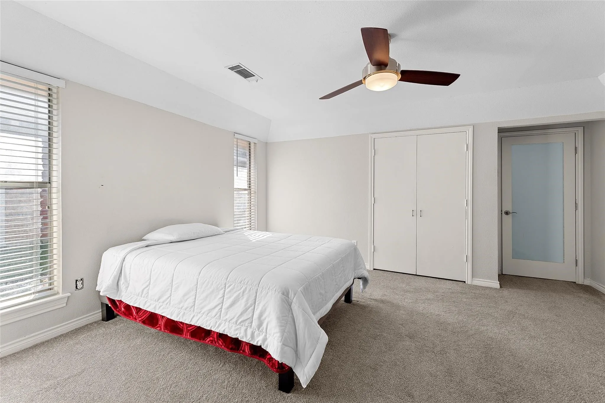 Single Family Residence For Sale in Dallas County , 6907 Pickrell Drive, Dallas, Texas 75227, 4 Bedroom, 2 Bathroom, 2 Garage spaces, 2,208 Sqft, built in 1971, mls#21407561, Real Estate Agent in Dallas, Homes For Sale in Dallas county, Homes For Sale in Dallas, Realtor in Dallas Texas, Real Estate Brokerage Independent Realty Texas, Luminita Cordes Realtor
