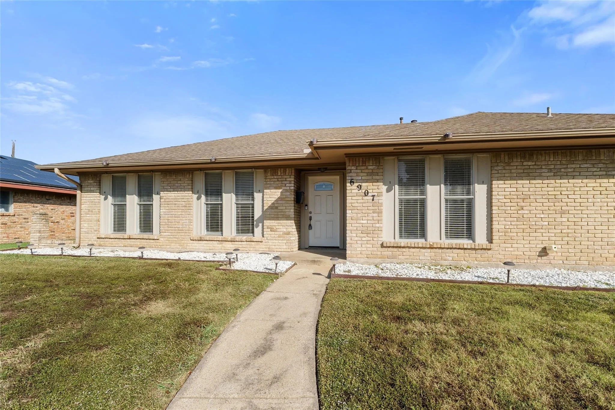 Single Family Residence For Sale in Dallas County , 6907 Pickrell Drive, Dallas, Texas 75227, 4 Bedroom, 2 Bathroom, 2 Garage spaces, 2,208 Sqft, built in 1971, mls#21407561, Real Estate Agent in Dallas, Homes For Sale in Dallas county, Homes For Sale in Dallas, Realtor in Dallas Texas, Real Estate Brokerage Independent Realty Texas, Luminita Cordes Realtor
