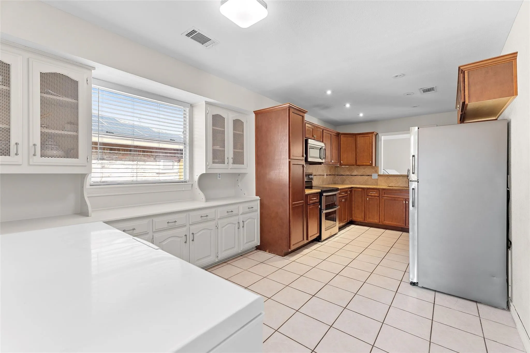 Single Family Residence For Sale in Dallas County , 6907 Pickrell Drive, Dallas, Texas 75227, 4 Bedroom, 2 Bathroom, 2 Garage spaces, 2,208 Sqft, built in 1971, mls#21407561, Real Estate Agent in Dallas, Homes For Sale in Dallas county, Homes For Sale in Dallas, Realtor in Dallas Texas, Real Estate Brokerage Independent Realty Texas, Luminita Cordes Realtor