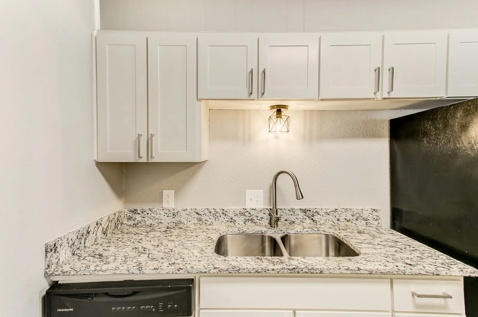 Apartment For Rent in Tarrant County , 2200 W Lowden Street 13, Fort Worth, Texas 76110, 2 Bedroom, 1 Bathroom, Garage spaces, 873 Sqft, built in 1969, mls#21389199, Real Estate Agent in Fort Worth, Homes For Rent in Tarrant county, Homes For Rent in Fort Worth, Realtor in Fort Worth Texas, Real Estate Brokerage Independent Realty Texas, Luminita Cordes Realtor