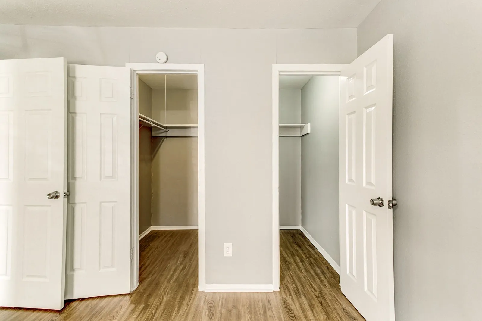 Apartment For Rent in Tarrant County , 2200 W Lowden Street 13, Fort Worth, Texas 76110, 2 Bedroom, 1 Bathroom, Garage spaces, 873 Sqft, built in 1969, mls#21389199, Real Estate Agent in Fort Worth, Homes For Rent in Tarrant county, Homes For Rent in Fort Worth, Realtor in Fort Worth Texas, Real Estate Brokerage Independent Realty Texas, Luminita Cordes Realtor