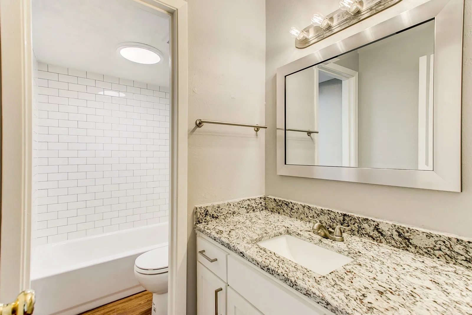 Apartment For Rent in Tarrant County , 2200 W Lowden Street 13, Fort Worth, Texas 76110, 2 Bedroom, 1 Bathroom, Garage spaces, 873 Sqft, built in 1969, mls#21389199, Real Estate Agent in Fort Worth, Homes For Rent in Tarrant county, Homes For Rent in Fort Worth, Realtor in Fort Worth Texas, Real Estate Brokerage Independent Realty Texas, Luminita Cordes Realtor