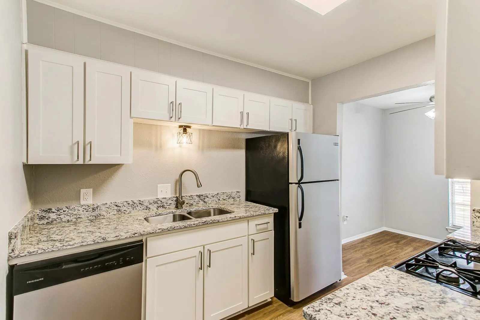 Apartment For Rent in Tarrant County , 2200 W Lowden Street 13, Fort Worth, Texas 76110, 2 Bedroom, 1 Bathroom, Garage spaces, 873 Sqft, built in 1969, mls#21389199, Real Estate Agent in Fort Worth, Homes For Rent in Tarrant county, Homes For Rent in Fort Worth, Realtor in Fort Worth Texas, Real Estate Brokerage Independent Realty Texas, Luminita Cordes Realtor