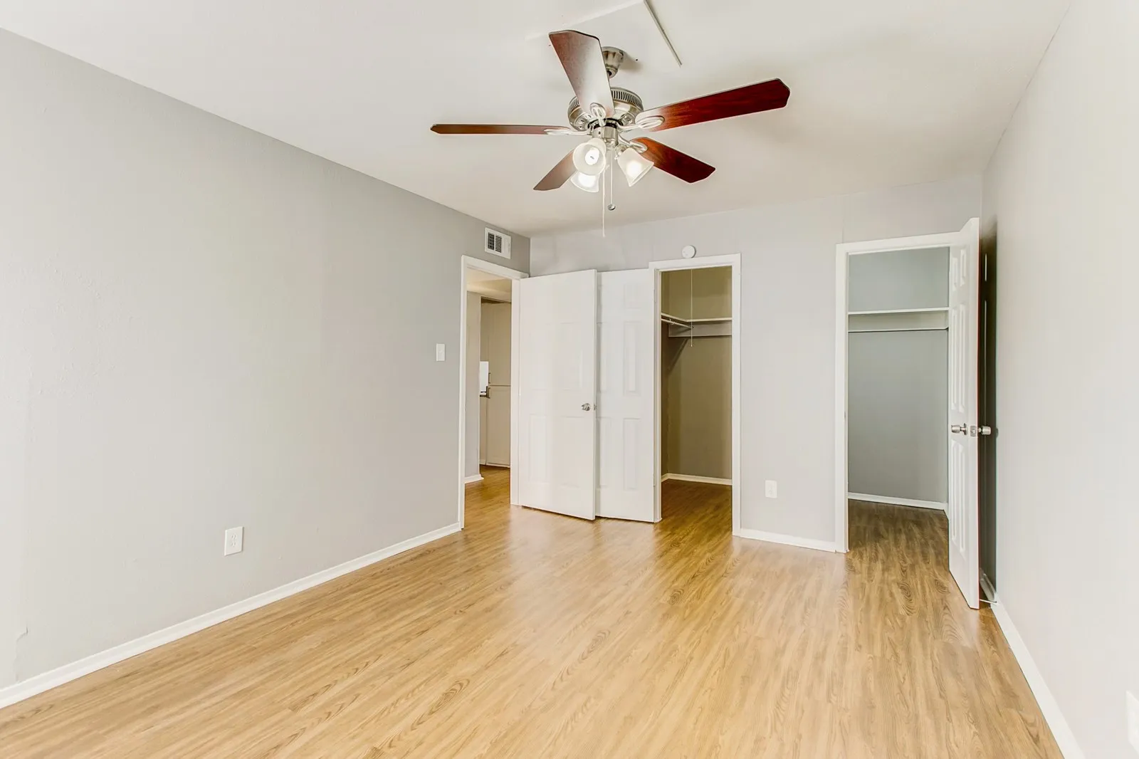 Apartment For Rent in Tarrant County , 2200 W Lowden Street 13, Fort Worth, Texas 76110, 2 Bedroom, 1 Bathroom, Garage spaces, 873 Sqft, built in 1969, mls#21389199, Real Estate Agent in Fort Worth, Homes For Rent in Tarrant county, Homes For Rent in Fort Worth, Realtor in Fort Worth Texas, Real Estate Brokerage Independent Realty Texas, Luminita Cordes Realtor