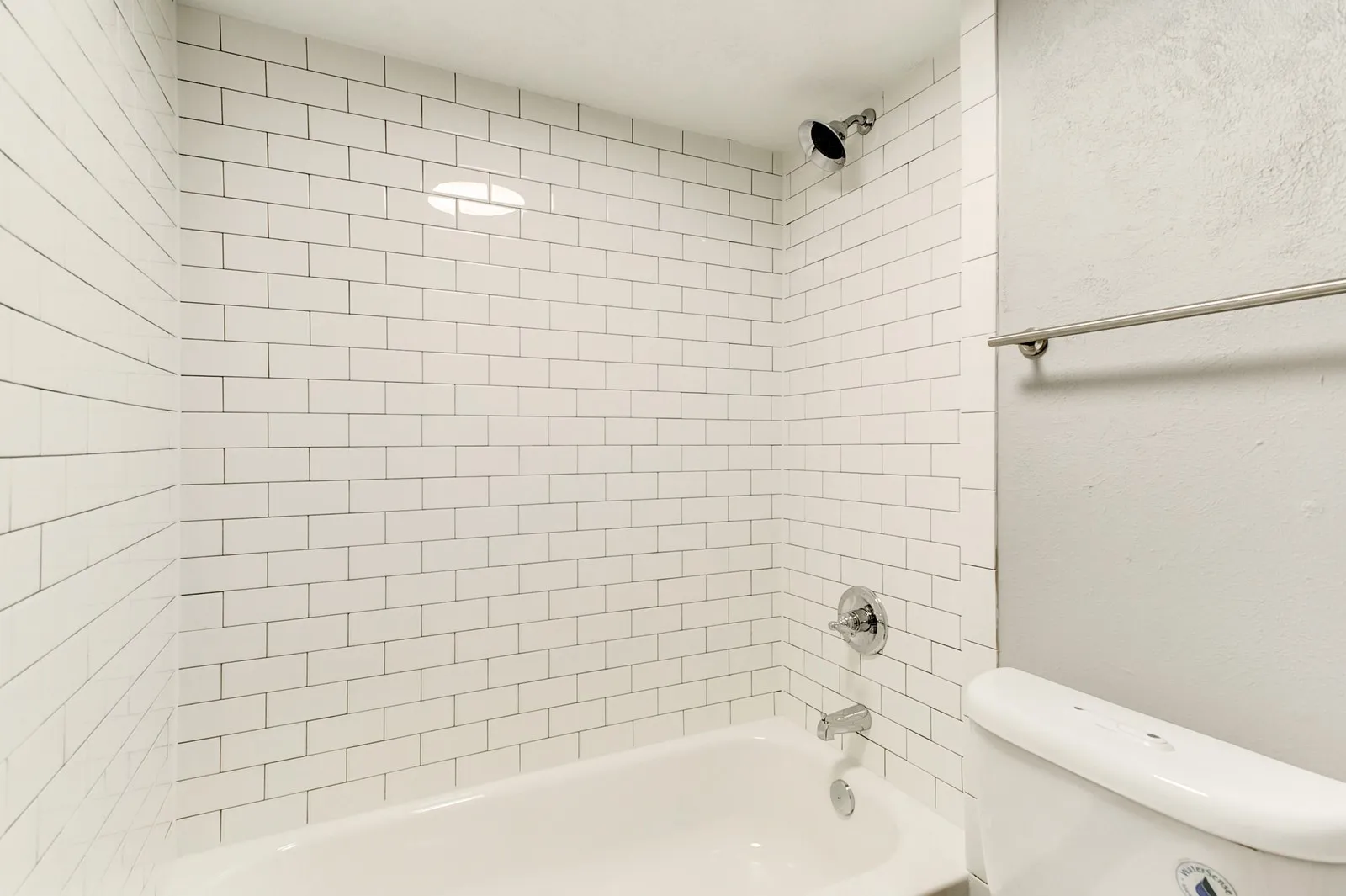 Apartment For Rent in Tarrant County , 2200 W Lowden Street 13, Fort Worth, Texas 76110, 2 Bedroom, 1 Bathroom, Garage spaces, 873 Sqft, built in 1969, mls#21389199, Real Estate Agent in Fort Worth, Homes For Rent in Tarrant county, Homes For Rent in Fort Worth, Realtor in Fort Worth Texas, Real Estate Brokerage Independent Realty Texas, Luminita Cordes Realtor