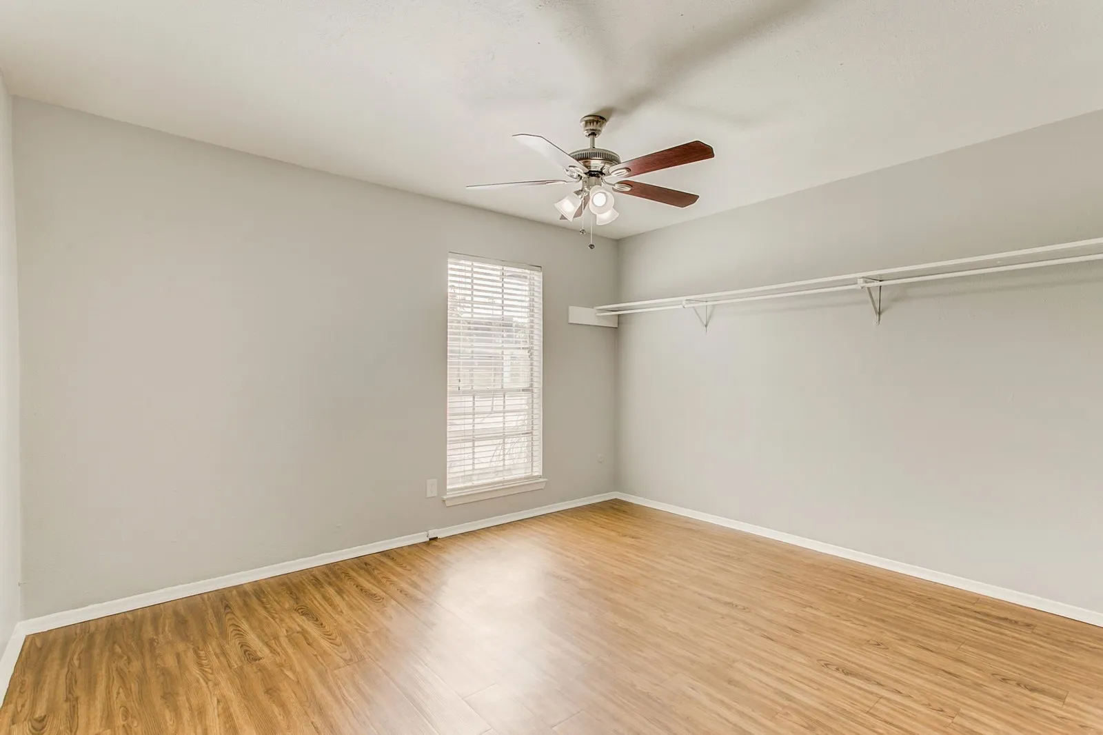 Apartment For Rent in Tarrant County , 2200 W Lowden Street 13, Fort Worth, Texas 76110, 2 Bedroom, 1 Bathroom, Garage spaces, 873 Sqft, built in 1969, mls#21389199, Real Estate Agent in Fort Worth, Homes For Rent in Tarrant county, Homes For Rent in Fort Worth, Realtor in Fort Worth Texas, Real Estate Brokerage Independent Realty Texas, Luminita Cordes Realtor