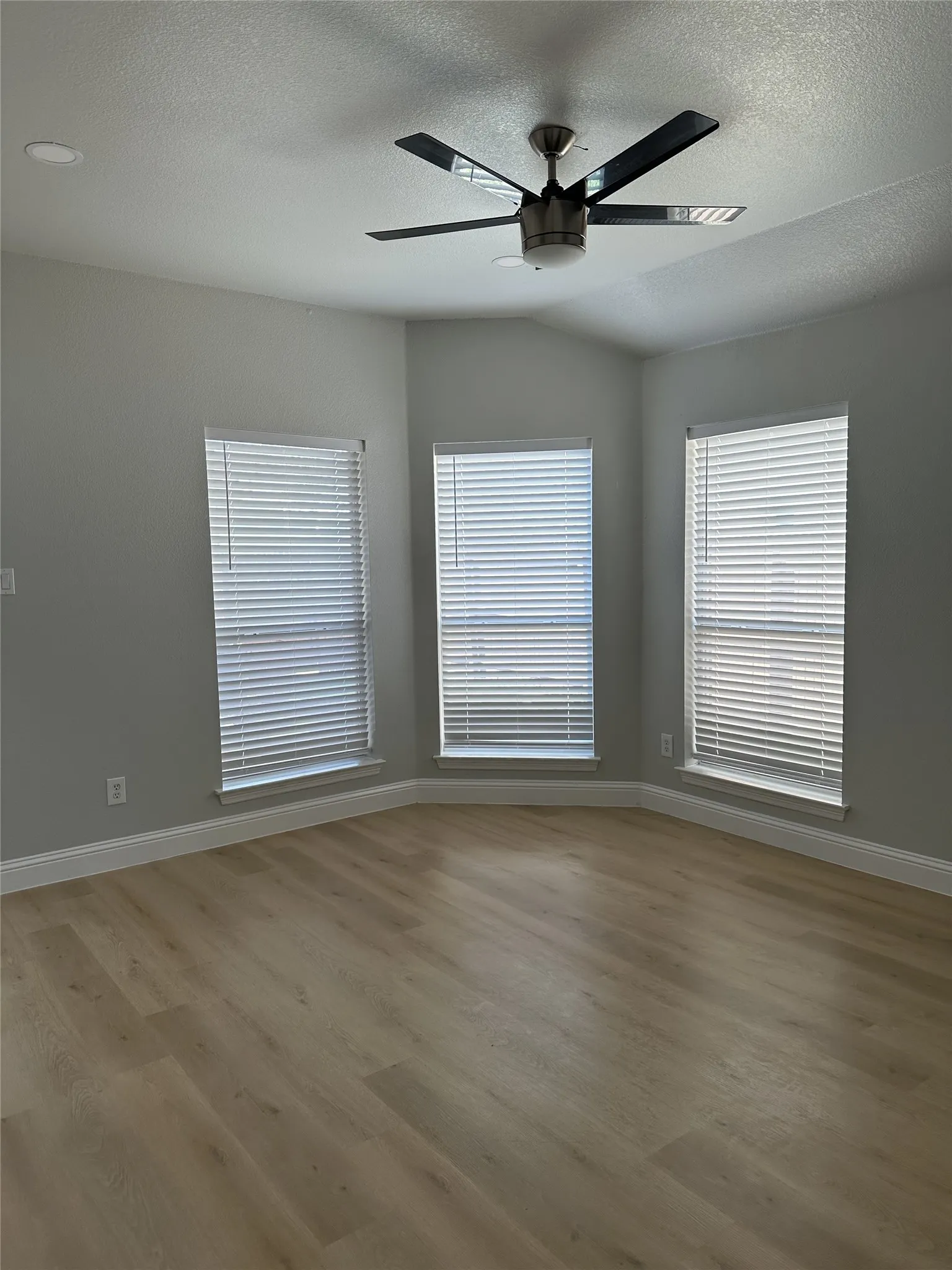 Single Family Residence For Rent in Denton County , 3160 Delaford Drive, Carrollton, Texas 75007, 3 Bedroom, 2 Bathroom, 2 Garage spaces, 2,114 Sqft, built in 1999, mls#21407577, Real Estate Agent in Carrollton, Homes For Rent in Denton county, Homes For Rent in Carrollton, Realtor in Carrollton Texas, Real Estate Brokerage Independent Realty Texas, Luminita Cordes Realtor