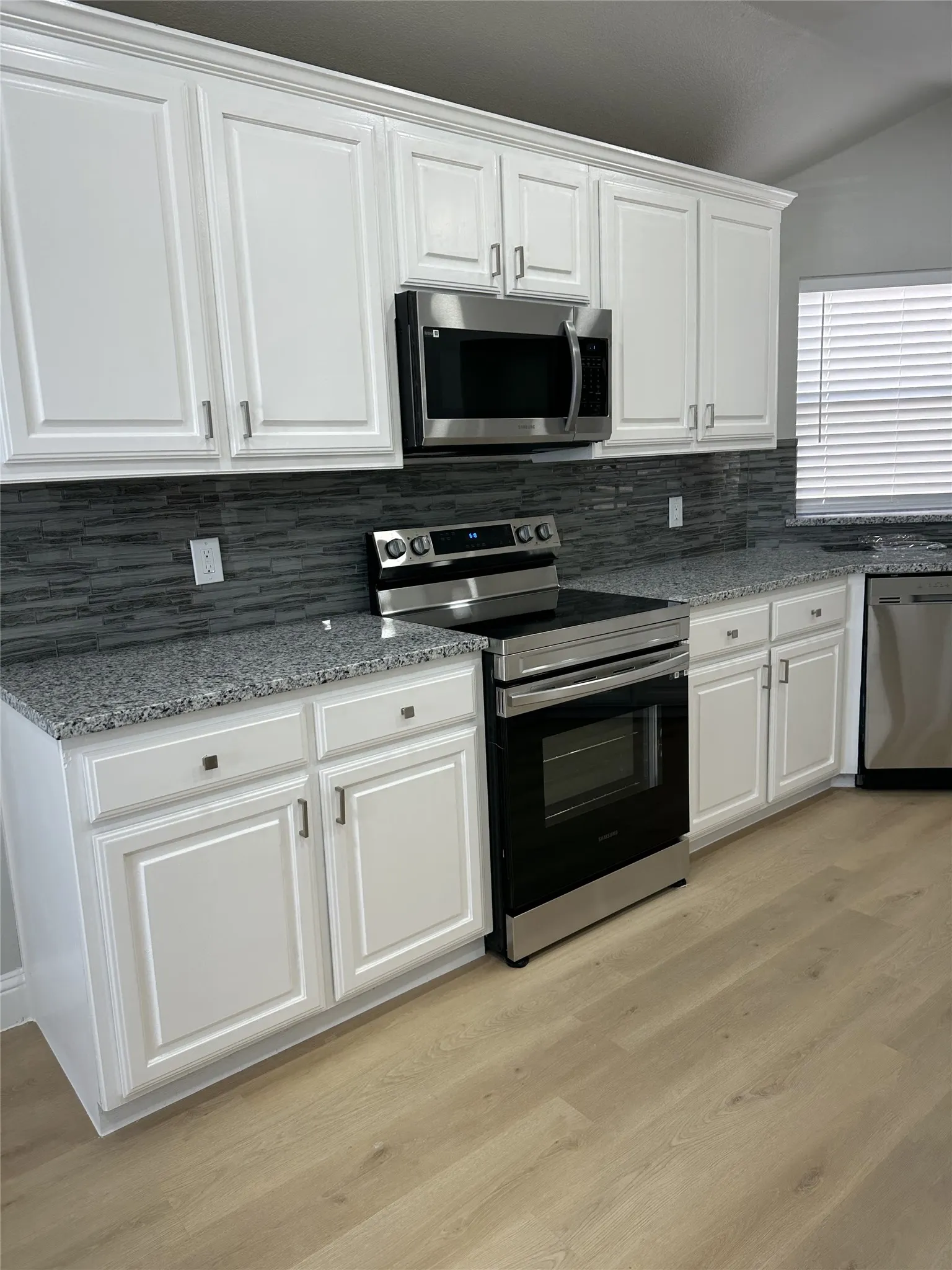 Single Family Residence For Rent in Denton County , 3160 Delaford Drive, Carrollton, Texas 75007, 3 Bedroom, 2 Bathroom, 2 Garage spaces, 2,114 Sqft, built in 1999, mls#21407577, Real Estate Agent in Carrollton, Homes For Rent in Denton county, Homes For Rent in Carrollton, Realtor in Carrollton Texas, Real Estate Brokerage Independent Realty Texas, Luminita Cordes Realtor