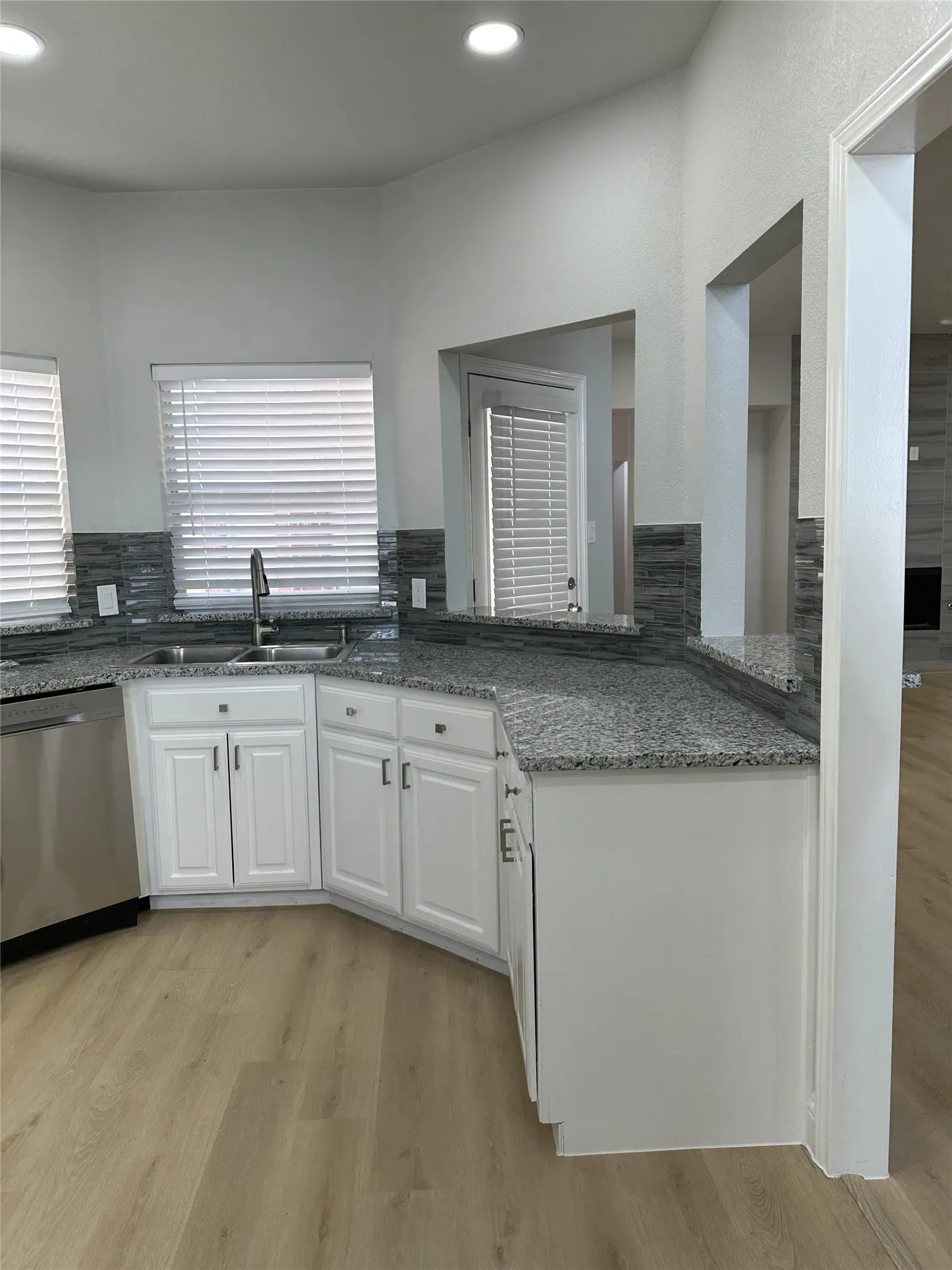 Single Family Residence For Rent in Denton County , 3160 Delaford Drive, Carrollton, Texas 75007, 3 Bedroom, 2 Bathroom, 2 Garage spaces, 2,114 Sqft, built in 1999, mls#21407577, Real Estate Agent in Carrollton, Homes For Rent in Denton county, Homes For Rent in Carrollton, Realtor in Carrollton Texas, Real Estate Brokerage Independent Realty Texas, Luminita Cordes Realtor