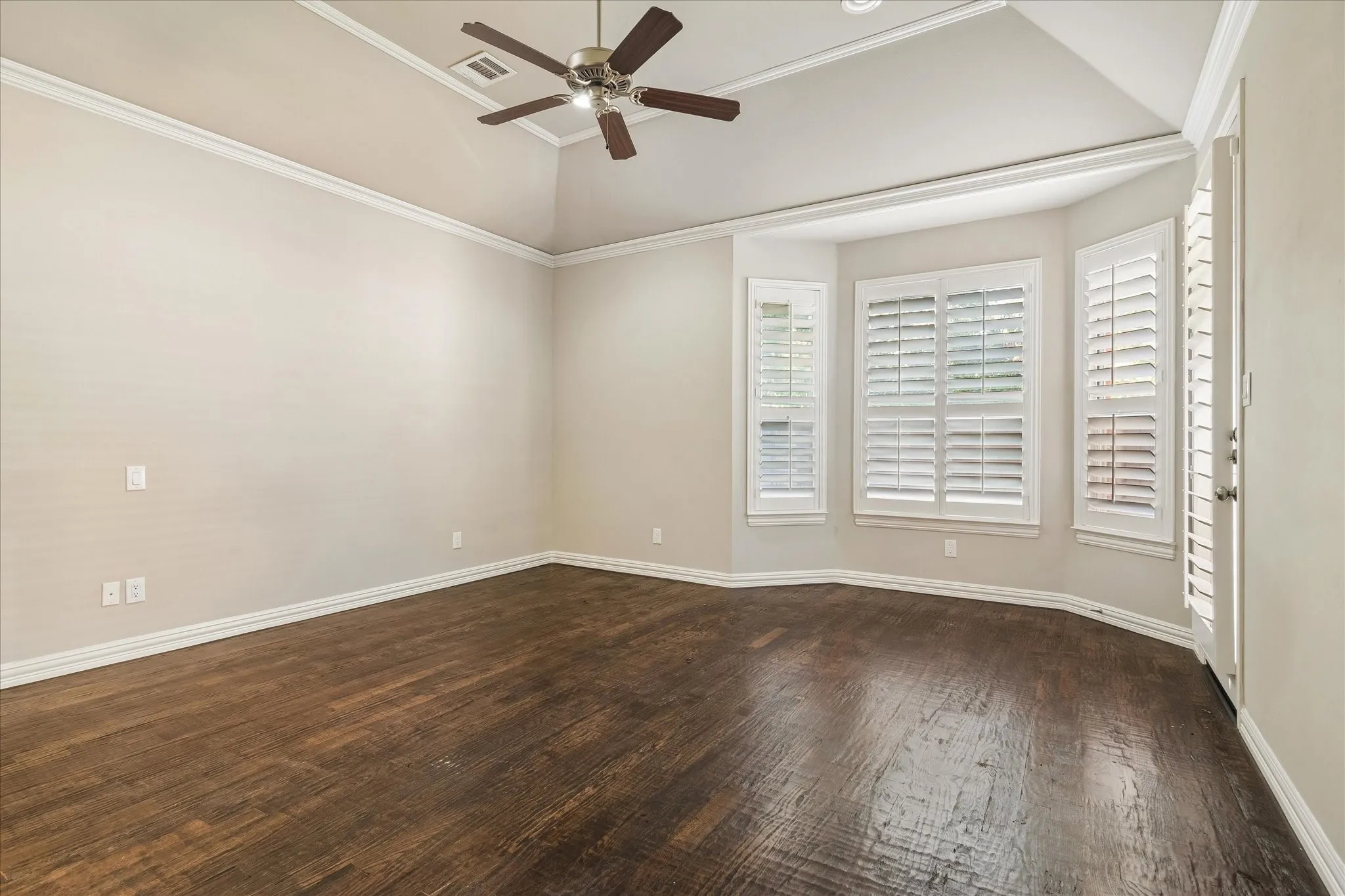 Single Family Residence For Sale in Collin County , 5908 Pebblestone Lane, Plano, Texas 75093, 4 Bedroom, 4 Bathroom, 2 Garage spaces, 2,906 Sqft, built in 1996, mls#21407031, Real Estate Agent in Plano, Homes For Sale in Collin county, Homes For Sale in Plano, Realtor in Plano Texas, Real Estate Brokerage Independent Realty Texas, Luminita Cordes Realtor