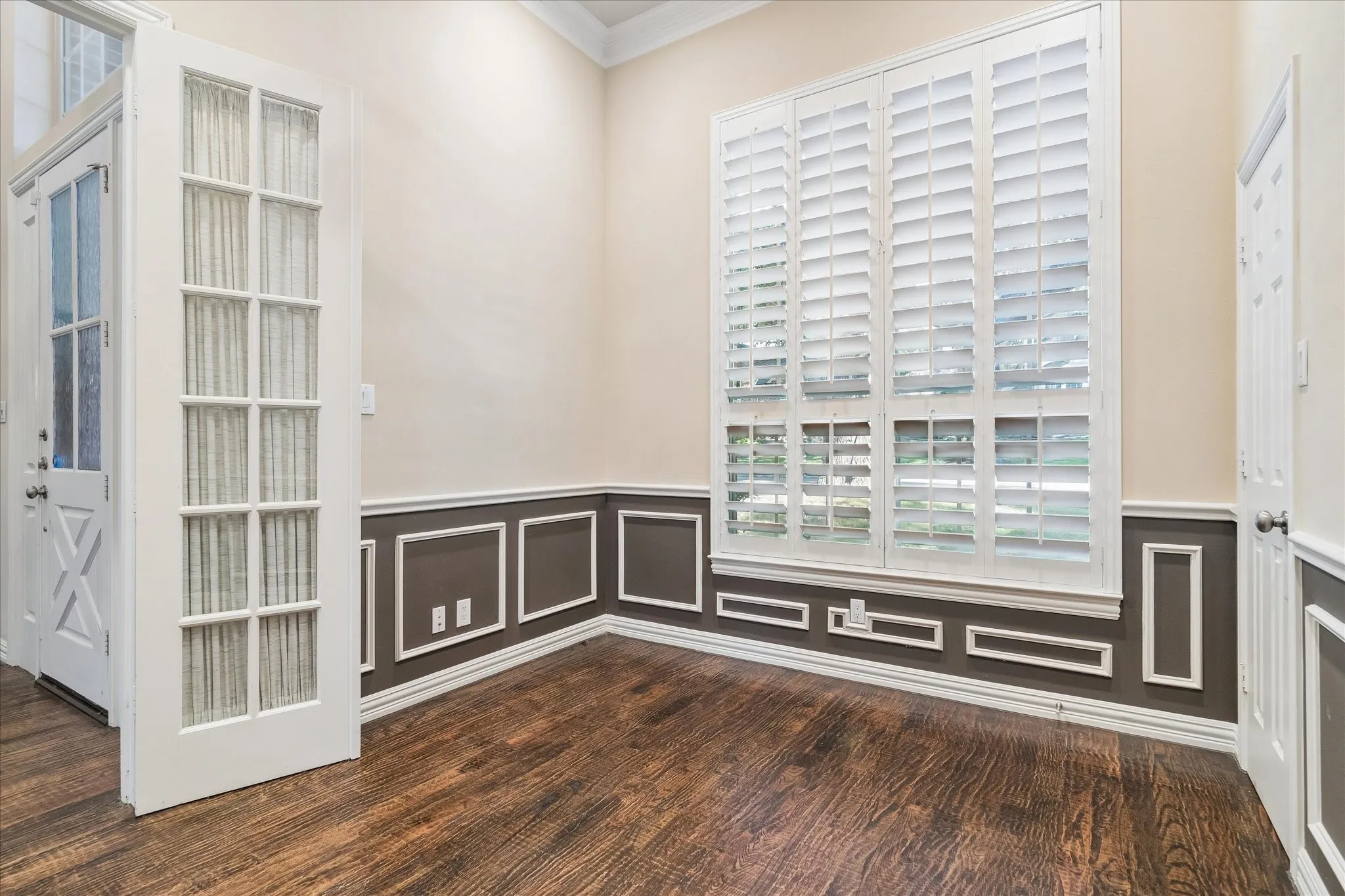 Can be used as an office or 4th bedroom.