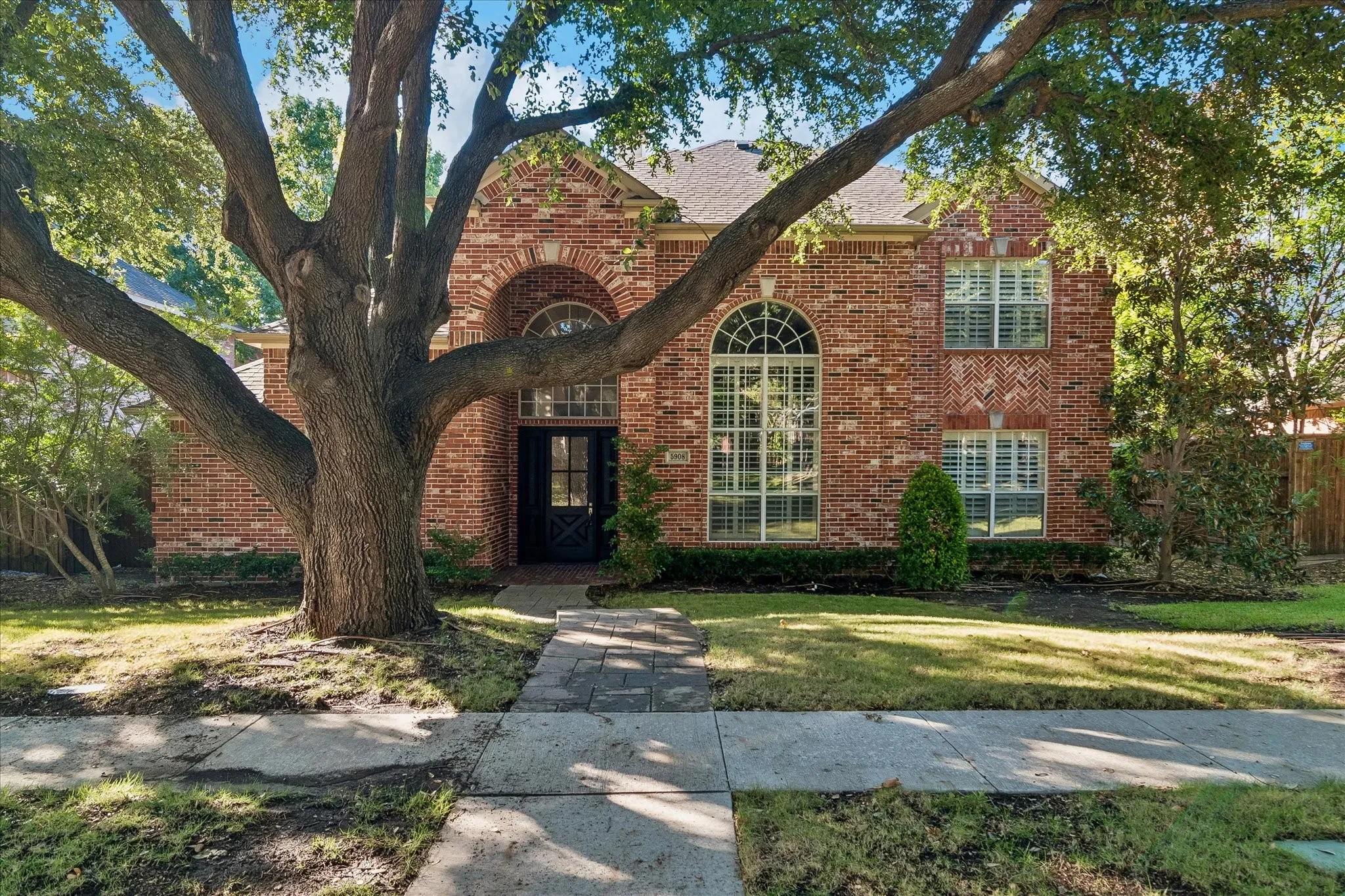 Single Family Residence For Sale in Collin County , 5908 Pebblestone Lane, Plano, Texas 75093, 4 Bedroom, 4 Bathroom, 2 Garage spaces, 2,906 Sqft, built in 1996, mls#21407031, Real Estate Agent in Plano, Homes For Sale in Collin county, Homes For Sale in Plano, Realtor in Plano Texas, Real Estate Brokerage Independent Realty Texas, Luminita Cordes Realtor