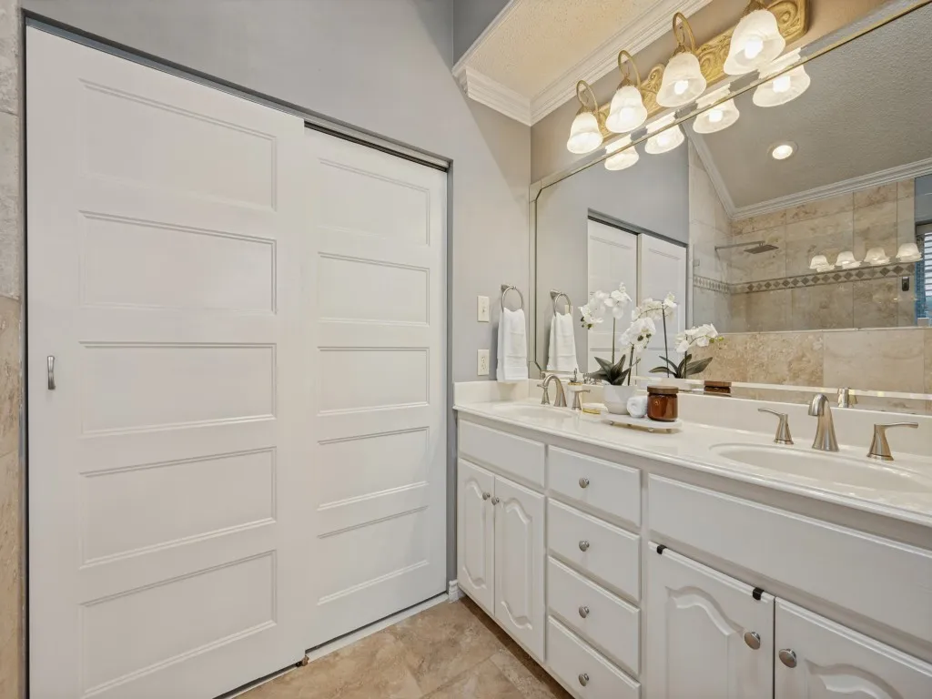 Single Family Residence For Sale in Collin County , 2705 Micarta Drive, Plano, Texas 75025, 3 Bedroom, 3 Bathroom, 2 Garage spaces, 1,818 Sqft, built in 1987, mls#21406774, Real Estate Agent in Plano, Homes For Sale in Collin county, Homes For Sale in Plano, Realtor in Plano Texas, Real Estate Brokerage Independent Realty Texas, Luminita Cordes Realtor