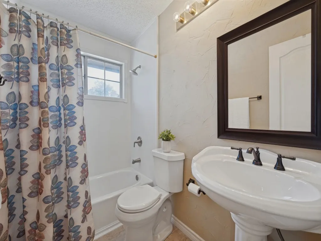 Single Family Residence For Sale in Collin County , 2705 Micarta Drive, Plano, Texas 75025, 3 Bedroom, 3 Bathroom, 2 Garage spaces, 1,818 Sqft, built in 1987, mls#21406774, Real Estate Agent in Plano, Homes For Sale in Collin county, Homes For Sale in Plano, Realtor in Plano Texas, Real Estate Brokerage Independent Realty Texas, Luminita Cordes Realtor