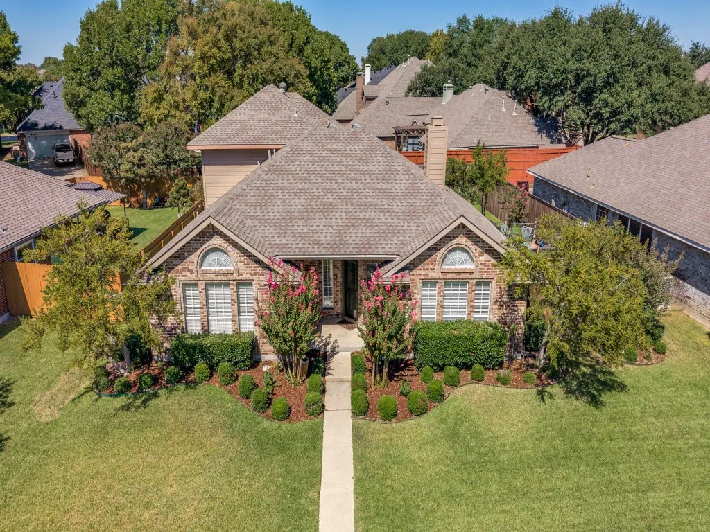 Single Family Residence For Sale in Collin County , 2705 Micarta Drive, Plano, Texas 75025, 3 Bedroom, 3 Bathroom, 2 Garage spaces, 1,818 Sqft, built in 1987, mls#21406774, Real Estate Agent in Plano, Homes For Sale in Collin county, Homes For Sale in Plano, Realtor in Plano Texas, Real Estate Brokerage Independent Realty Texas, Luminita Cordes Realtor