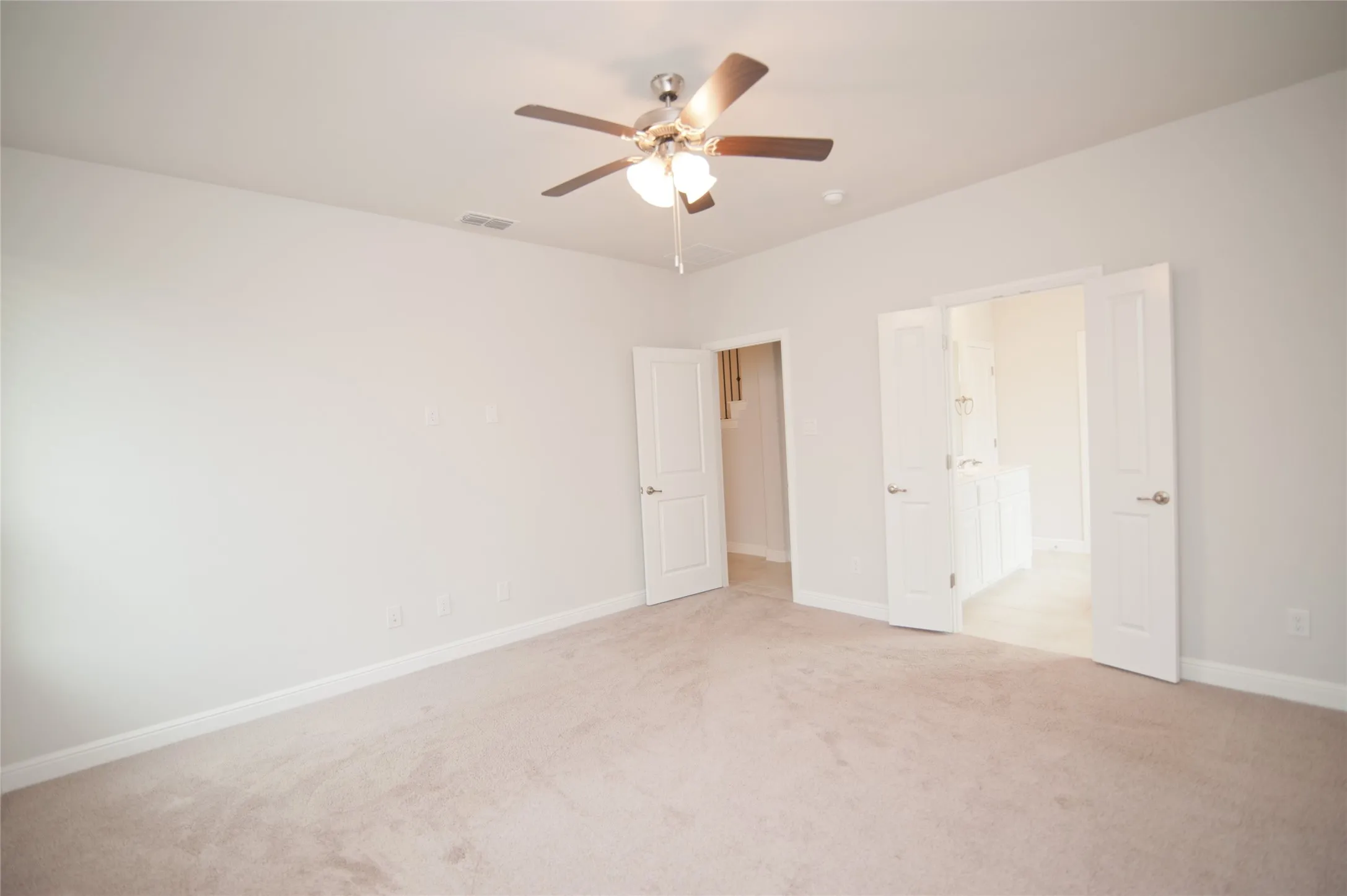 Recessed lighting and ceiling fan with integrated light fixture