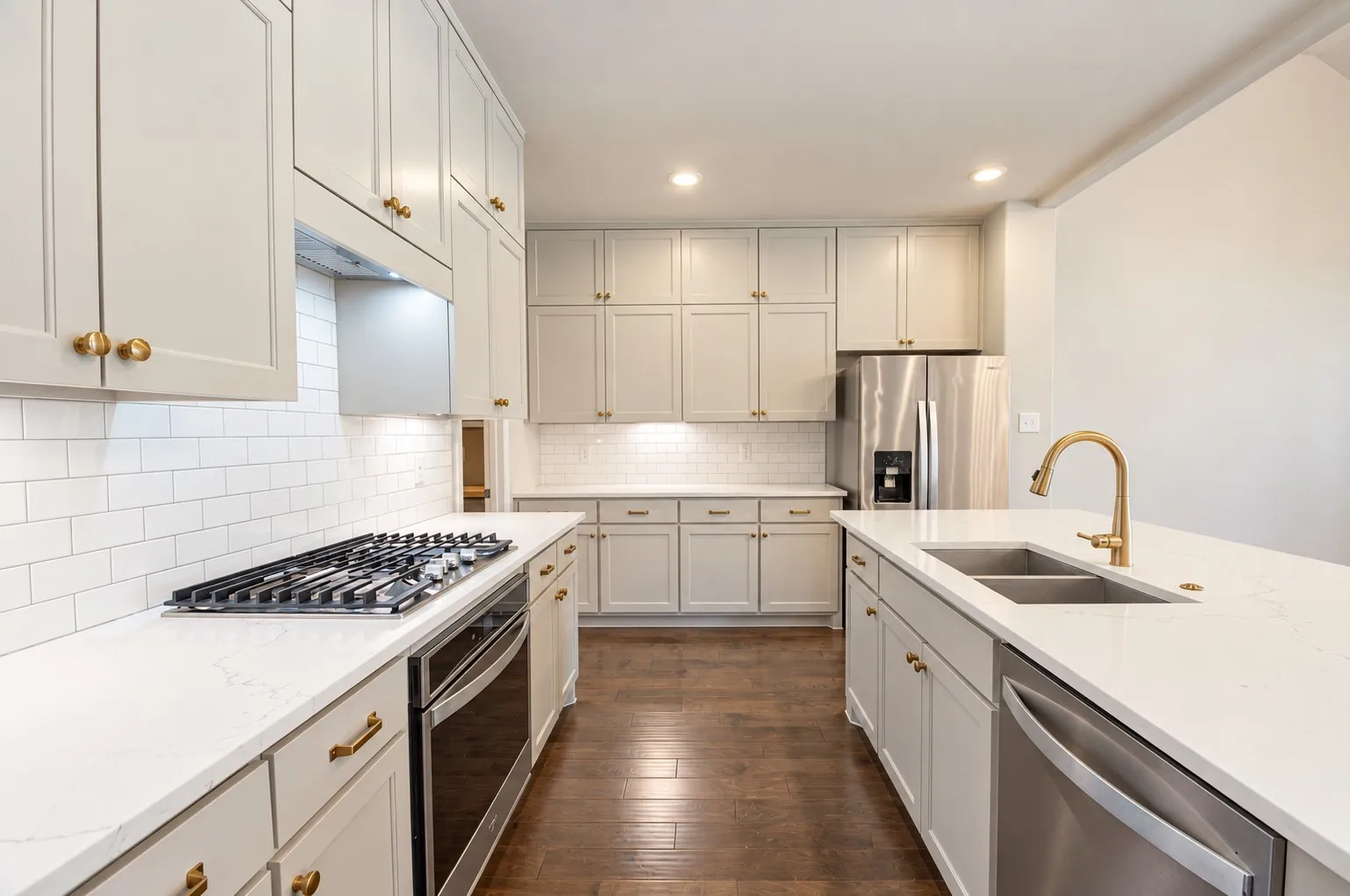 Single Family Residence For Sale in Tarrant County , 10208 Hanks Creek Road, Fort Worth, Texas 76126, 5 Bedroom, 3 Bathroom, 2 Garage spaces, 2,740 Sqft, built in 2020, mls#21403220, Real Estate Agent in Fort Worth, Homes For Sale in Tarrant county, Homes For Sale in Fort Worth, Realtor in Fort Worth Texas, Real Estate Brokerage Independent Realty Texas, Luminita Cordes Realtor