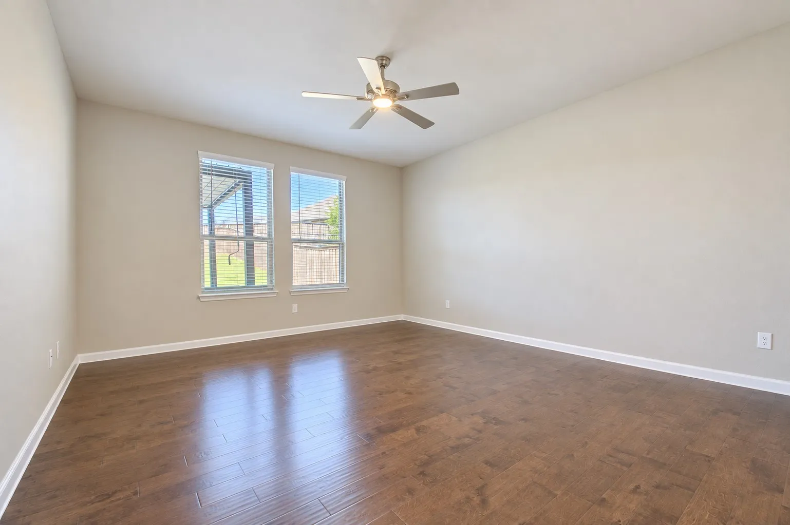 Single Family Residence For Sale in Tarrant County , 10208 Hanks Creek Road, Fort Worth, Texas 76126, 5 Bedroom, 3 Bathroom, 2 Garage spaces, 2,740 Sqft, built in 2020, mls#21403220, Real Estate Agent in Fort Worth, Homes For Sale in Tarrant county, Homes For Sale in Fort Worth, Realtor in Fort Worth Texas, Real Estate Brokerage Independent Realty Texas, Luminita Cordes Realtor