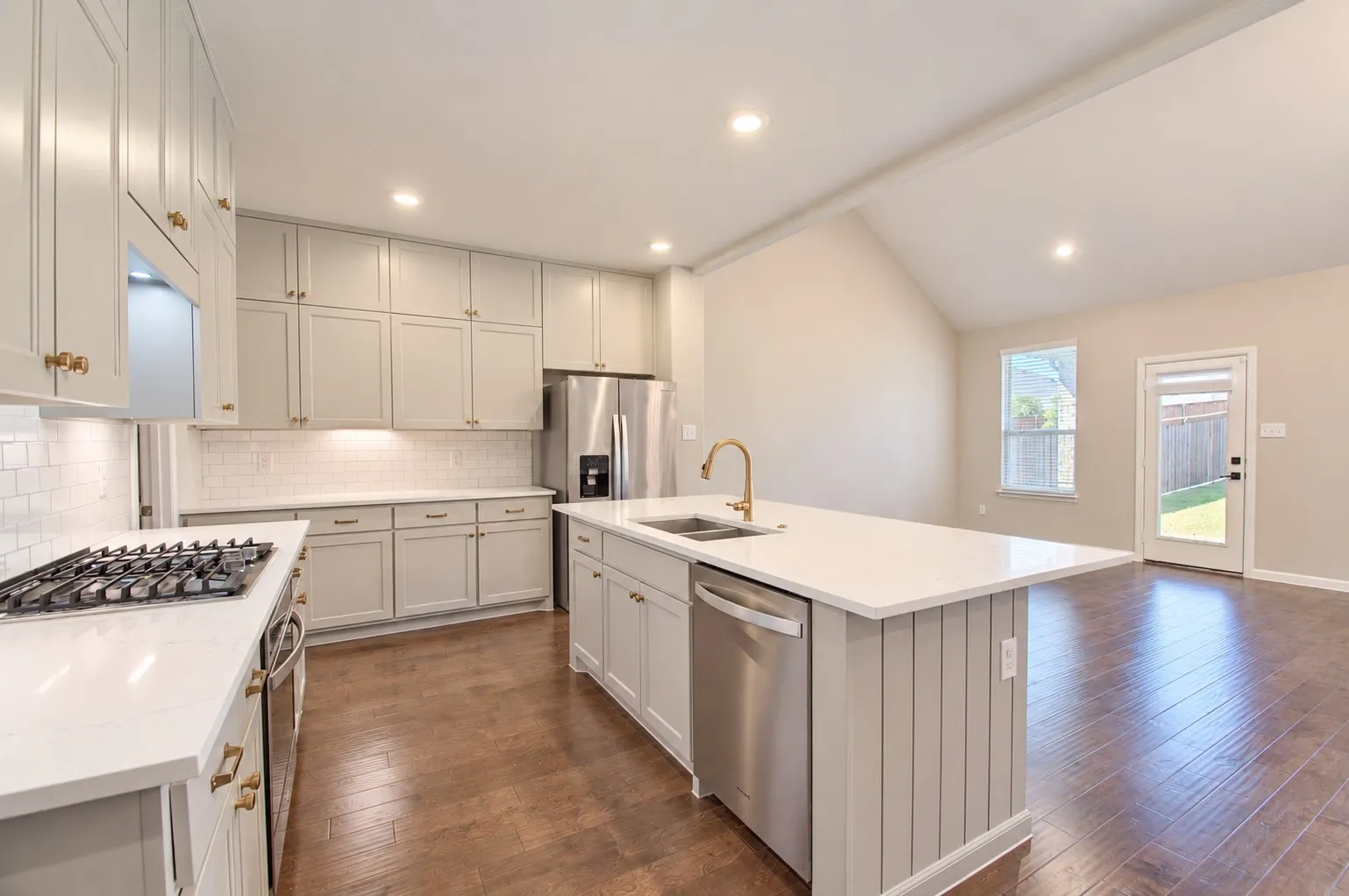 Single Family Residence For Sale in Tarrant County , 10208 Hanks Creek Road, Fort Worth, Texas 76126, 5 Bedroom, 3 Bathroom, 2 Garage spaces, 2,740 Sqft, built in 2020, mls#21403220, Real Estate Agent in Fort Worth, Homes For Sale in Tarrant county, Homes For Sale in Fort Worth, Realtor in Fort Worth Texas, Real Estate Brokerage Independent Realty Texas, Luminita Cordes Realtor