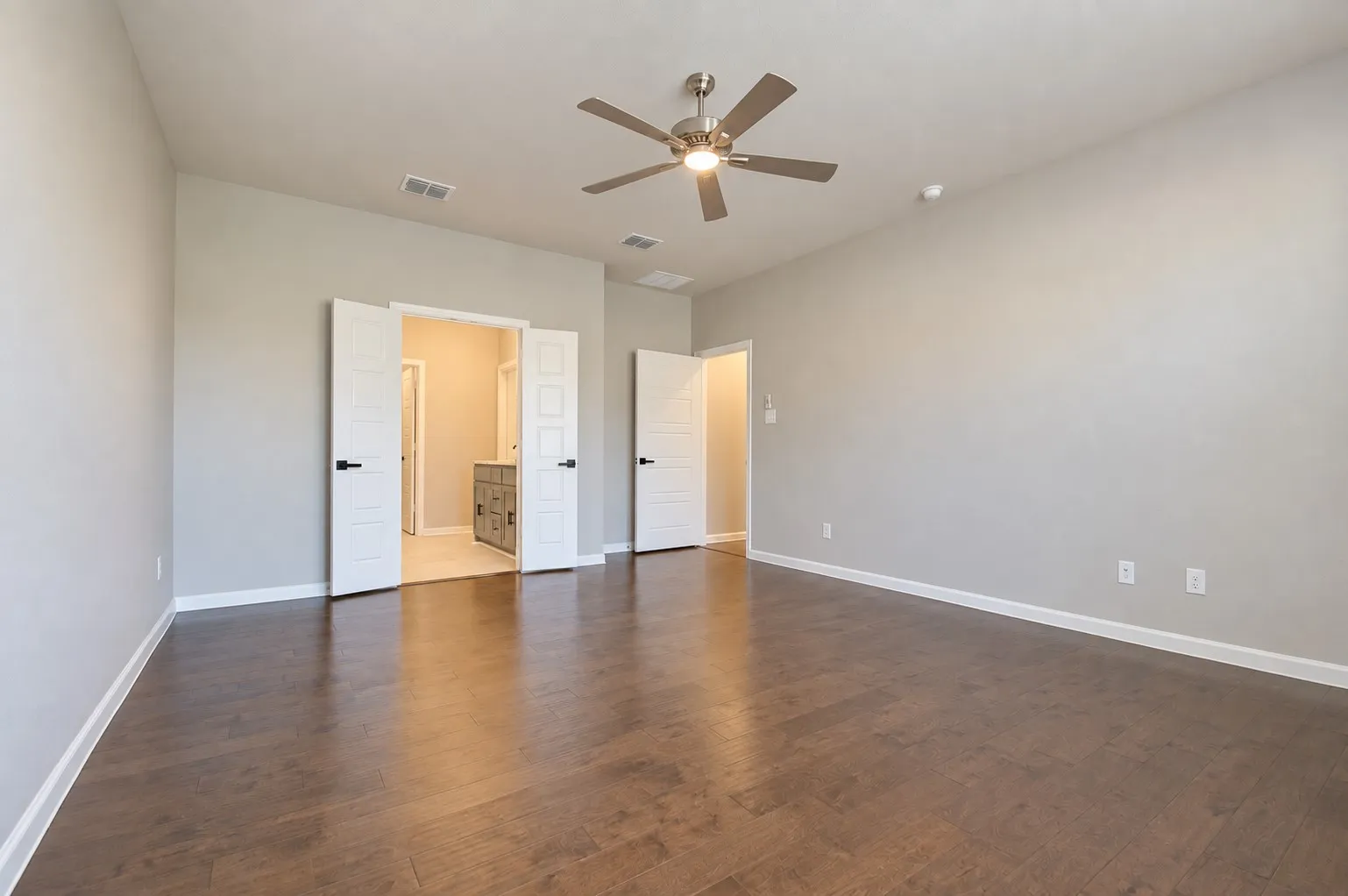 Single Family Residence For Sale in Tarrant County , 10208 Hanks Creek Road, Fort Worth, Texas 76126, 5 Bedroom, 3 Bathroom, 2 Garage spaces, 2,740 Sqft, built in 2020, mls#21403220, Real Estate Agent in Fort Worth, Homes For Sale in Tarrant county, Homes For Sale in Fort Worth, Realtor in Fort Worth Texas, Real Estate Brokerage Independent Realty Texas, Luminita Cordes Realtor