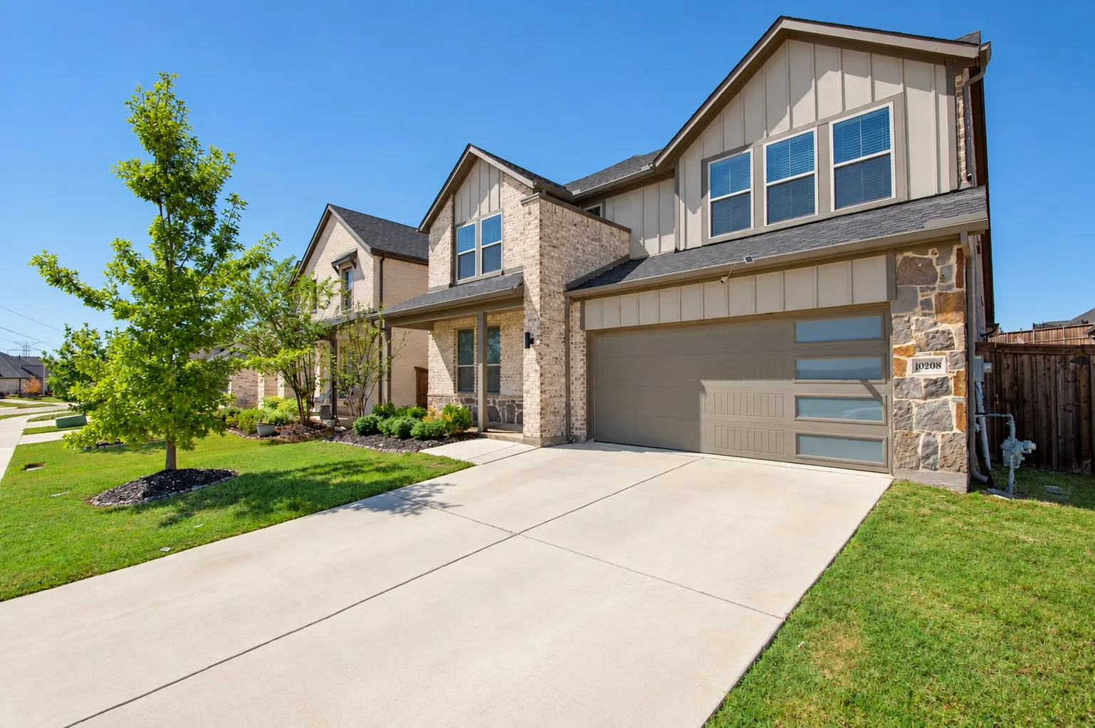 Single Family Residence For Sale in Tarrant County , 10208 Hanks Creek Road, Fort Worth, Texas 76126, 5 Bedroom, 3 Bathroom, 2 Garage spaces, 2,740 Sqft, built in 2020, mls#21403220, Real Estate Agent in Fort Worth, Homes For Sale in Tarrant county, Homes For Sale in Fort Worth, Realtor in Fort Worth Texas, Real Estate Brokerage Independent Realty Texas, Luminita Cordes Realtor