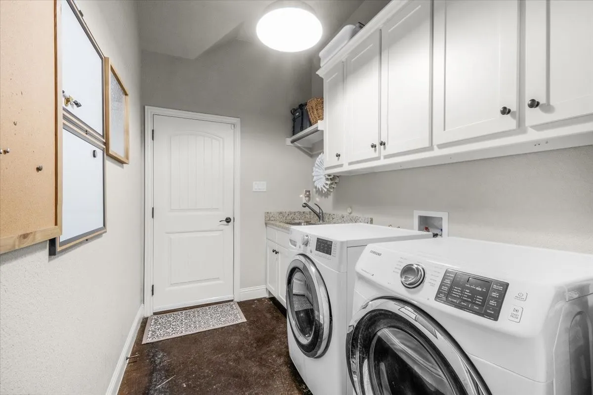 Single Family Residence For Sale in Parker County , 116 Rasha Drive, Azle, Texas 76020, 5 Bedroom, 3 Bathroom, 3 Garage spaces, 2,603 Sqft, built in 2016, mls#21406478, Real Estate Agent in Azle, Homes For Sale in Parker county, Homes For Sale in Azle, Realtor in Azle Texas, Real Estate Brokerage Independent Realty Texas, Luminita Cordes Realtor