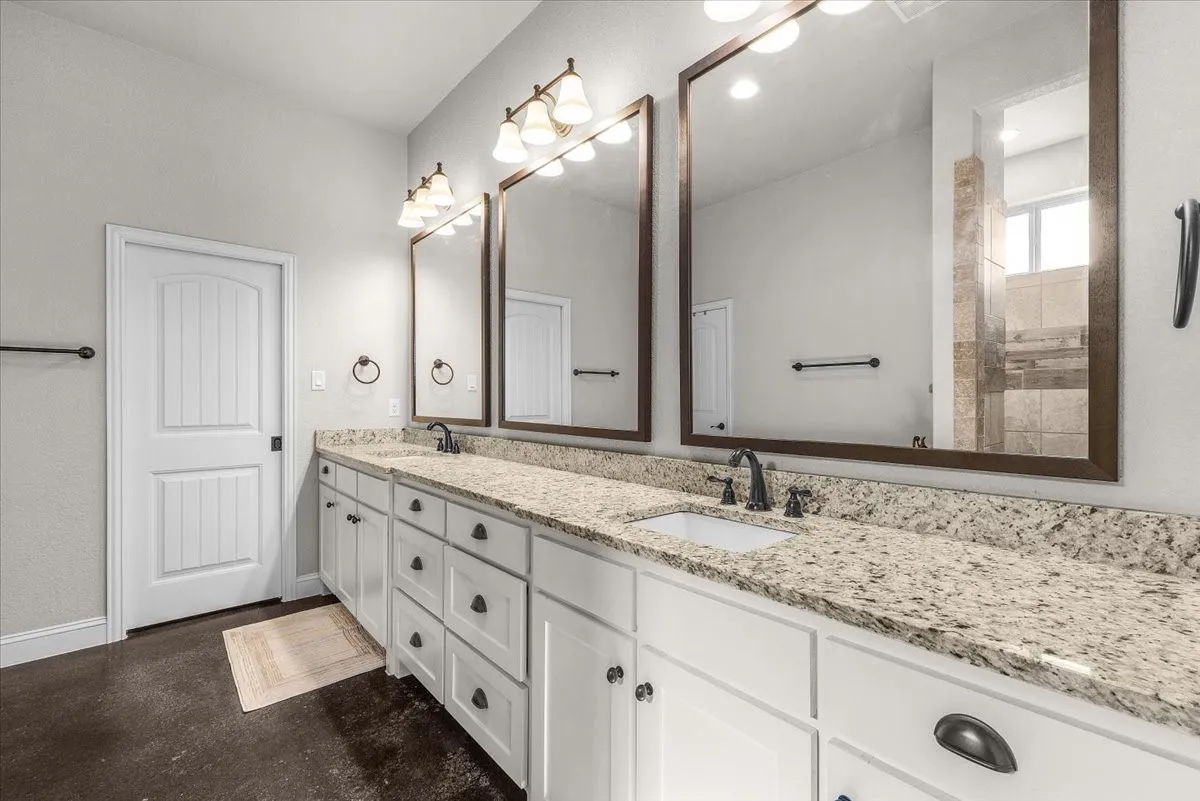 Single Family Residence For Sale in Parker County , 116 Rasha Drive, Azle, Texas 76020, 5 Bedroom, 3 Bathroom, 3 Garage spaces, 2,603 Sqft, built in 2016, mls#21406478, Real Estate Agent in Azle, Homes For Sale in Parker county, Homes For Sale in Azle, Realtor in Azle Texas, Real Estate Brokerage Independent Realty Texas, Luminita Cordes Realtor