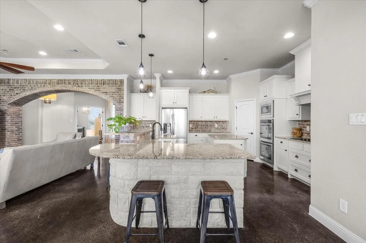 Single Family Residence For Sale in Parker County , 116 Rasha Drive, Azle, Texas 76020, 5 Bedroom, 3 Bathroom, 3 Garage spaces, 2,603 Sqft, built in 2016, mls#21406478, Real Estate Agent in Azle, Homes For Sale in Parker county, Homes For Sale in Azle, Realtor in Azle Texas, Real Estate Brokerage Independent Realty Texas, Luminita Cordes Realtor