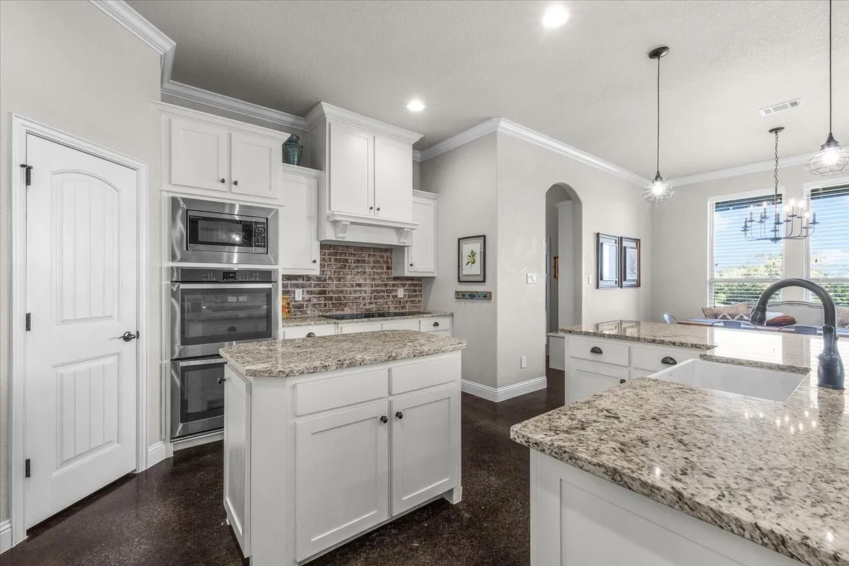 Single Family Residence For Sale in Parker County , 116 Rasha Drive, Azle, Texas 76020, 5 Bedroom, 3 Bathroom, 3 Garage spaces, 2,603 Sqft, built in 2016, mls#21406478, Real Estate Agent in Azle, Homes For Sale in Parker county, Homes For Sale in Azle, Realtor in Azle Texas, Real Estate Brokerage Independent Realty Texas, Luminita Cordes Realtor