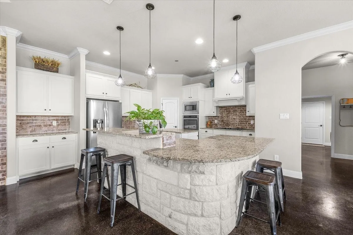 Single Family Residence For Sale in Parker County , 116 Rasha Drive, Azle, Texas 76020, 5 Bedroom, 3 Bathroom, 3 Garage spaces, 2,603 Sqft, built in 2016, mls#21406478, Real Estate Agent in Azle, Homes For Sale in Parker county, Homes For Sale in Azle, Realtor in Azle Texas, Real Estate Brokerage Independent Realty Texas, Luminita Cordes Realtor