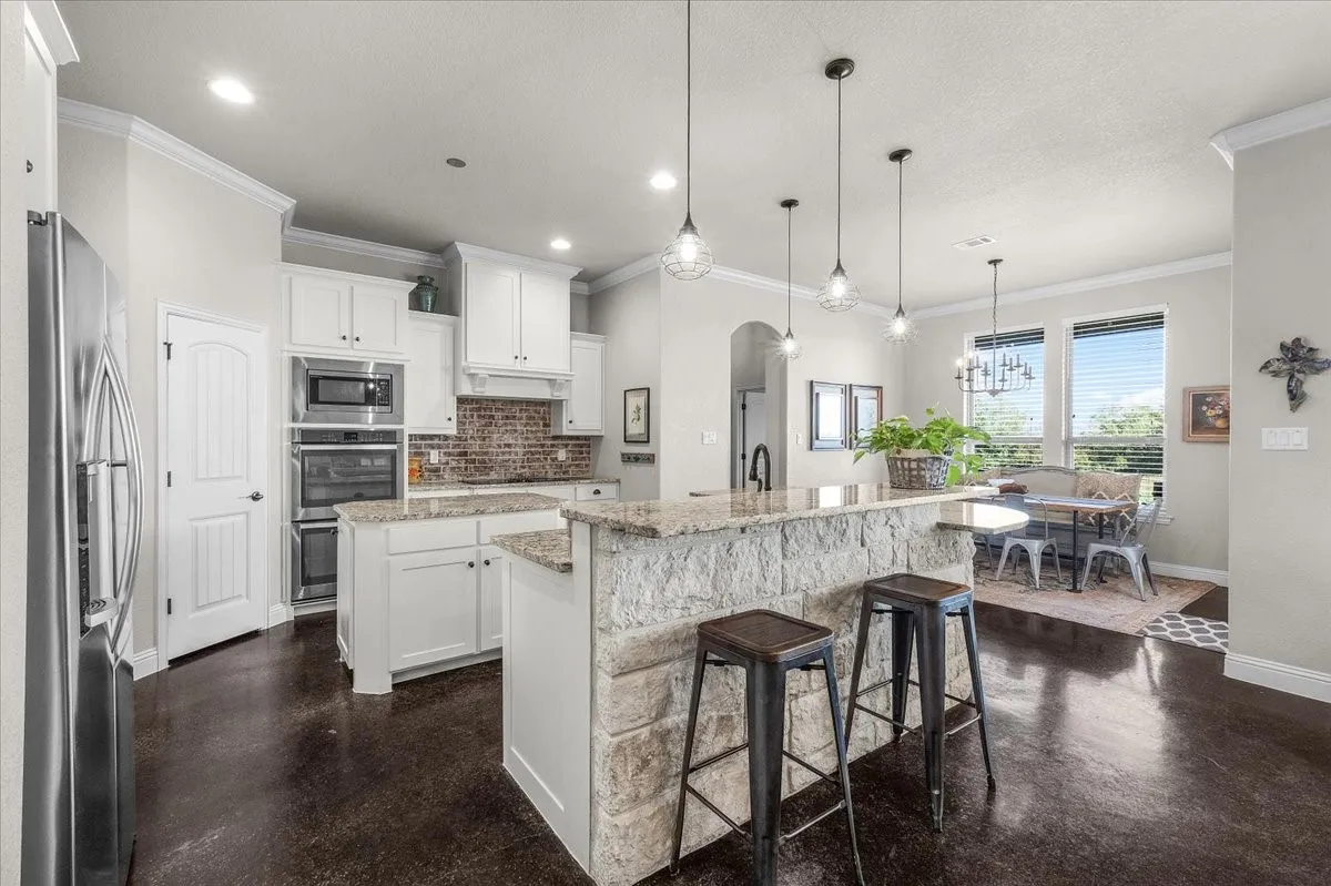 Single Family Residence For Sale in Parker County , 116 Rasha Drive, Azle, Texas 76020, 5 Bedroom, 3 Bathroom, 3 Garage spaces, 2,603 Sqft, built in 2016, mls#21406478, Real Estate Agent in Azle, Homes For Sale in Parker county, Homes For Sale in Azle, Realtor in Azle Texas, Real Estate Brokerage Independent Realty Texas, Luminita Cordes Realtor