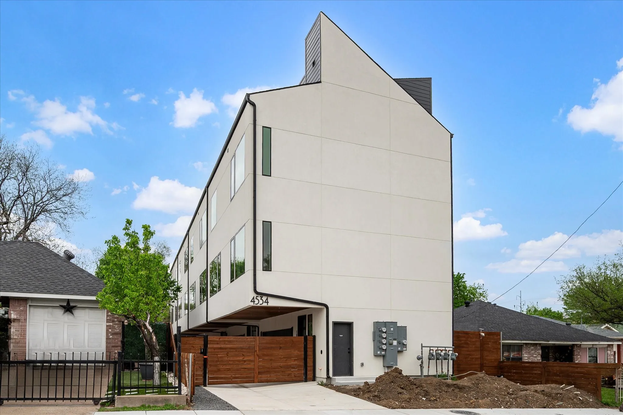 Condominium For Sale in Dallas County , 4534 Lake Avenue 104, Dallas, Texas 75219, 3 Bedroom, 3 Bathroom, 2 Garage spaces, 2,207 Sqft, built in 2025, mls#21407585, Real Estate Agent in Dallas, Homes For Sale in Dallas county, Homes For Sale in Dallas, Realtor in Dallas Texas, Real Estate Brokerage Independent Realty Texas, Luminita Cordes Realtor