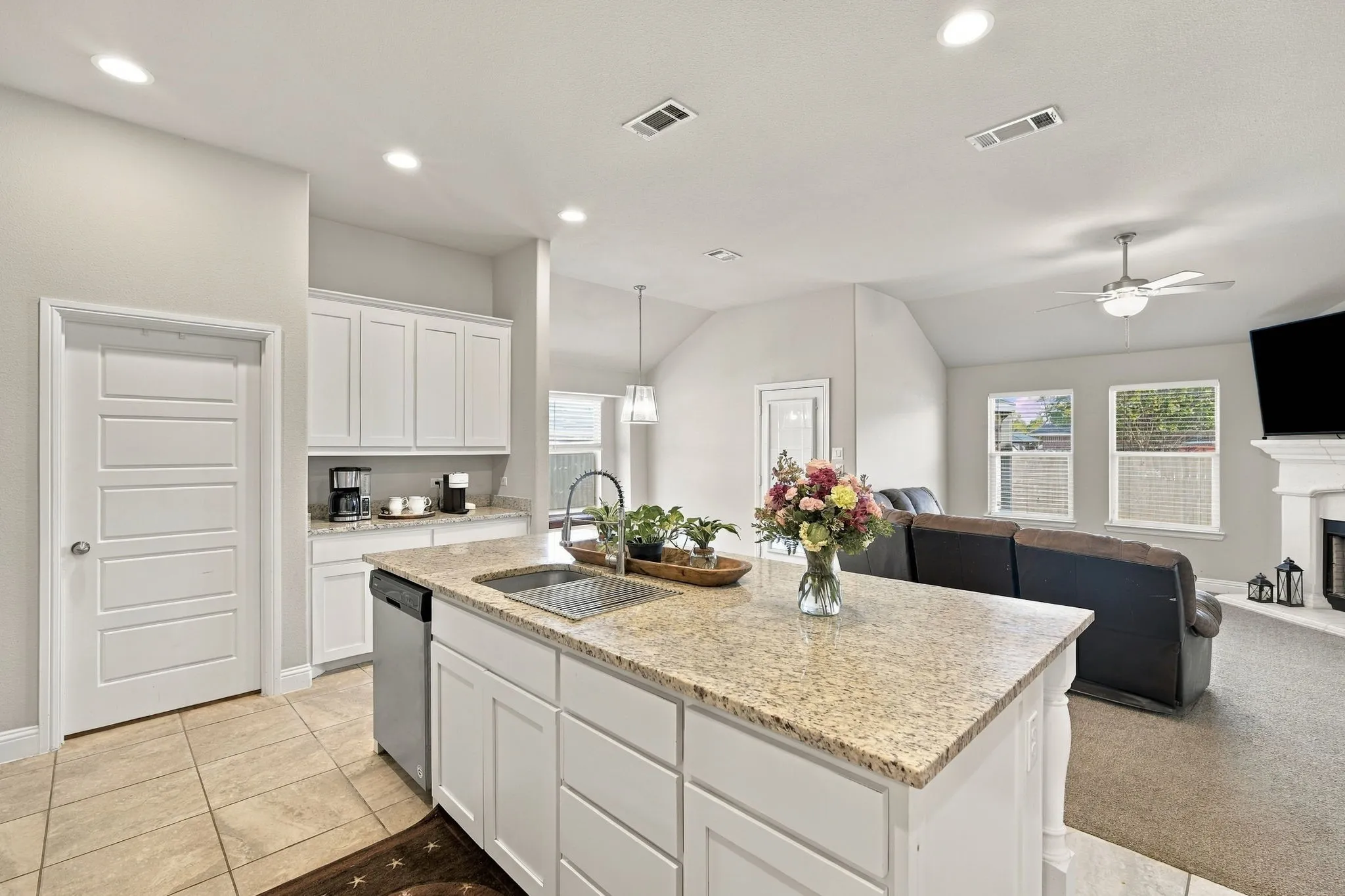 Single Family Residence For Sale in Hill County , 425 Stoneridge Drive, Hillsboro, Texas 76645, 3 Bedroom, 2 Bathroom, 2 Garage spaces, 1,555 Sqft, built in 2018, mls#21406355, Real Estate Agent in Hillsboro, Homes For Sale in Hill county, Homes For Sale in Hillsboro, Realtor in Hillsboro Texas, Real Estate Brokerage Independent Realty Texas, Luminita Cordes Realtor