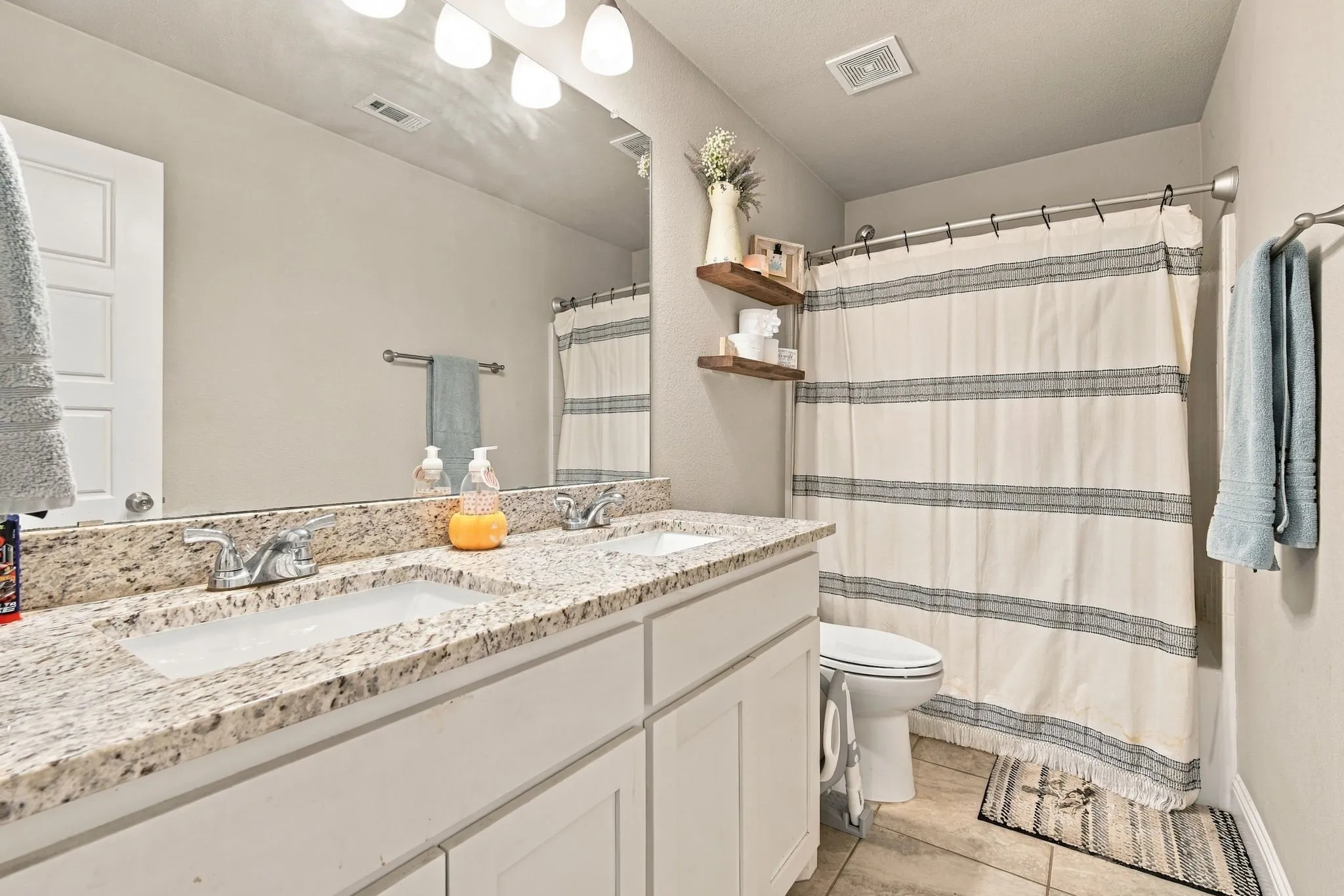 Single Family Residence For Sale in Hill County , 425 Stoneridge Drive, Hillsboro, Texas 76645, 3 Bedroom, 2 Bathroom, 2 Garage spaces, 1,555 Sqft, built in 2018, mls#21406355, Real Estate Agent in Hillsboro, Homes For Sale in Hill county, Homes For Sale in Hillsboro, Realtor in Hillsboro Texas, Real Estate Brokerage Independent Realty Texas, Luminita Cordes Realtor