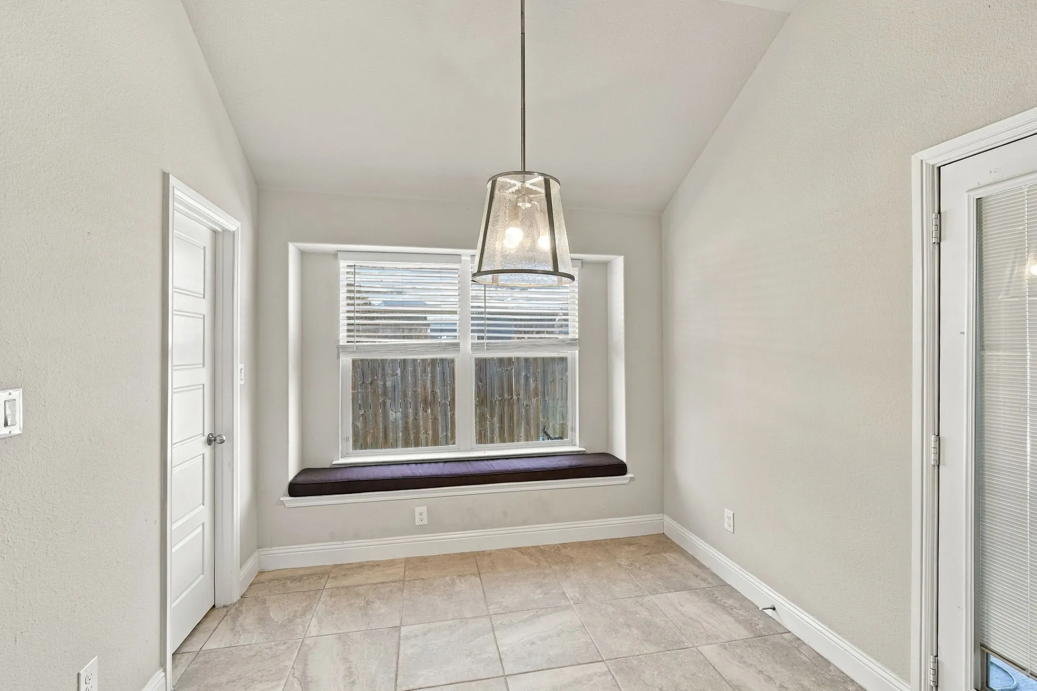 Single Family Residence For Sale in Hill County , 425 Stoneridge Drive, Hillsboro, Texas 76645, 3 Bedroom, 2 Bathroom, 2 Garage spaces, 1,555 Sqft, built in 2018, mls#21406355, Real Estate Agent in Hillsboro, Homes For Sale in Hill county, Homes For Sale in Hillsboro, Realtor in Hillsboro Texas, Real Estate Brokerage Independent Realty Texas, Luminita Cordes Realtor