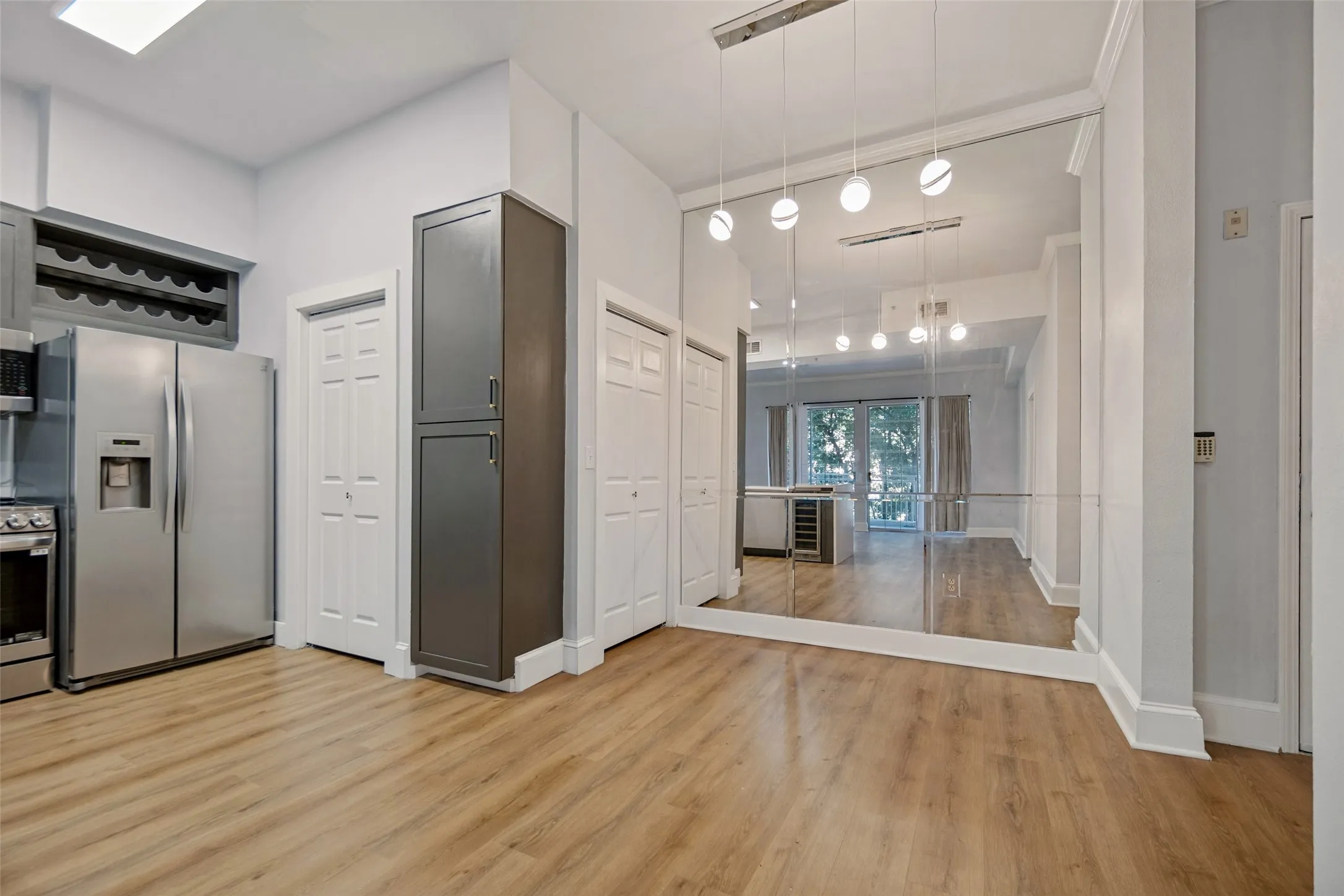 Condominium For Sale in Dallas County , 3225 Turtle Creek Boulevard 334, Dallas, Texas 75219, 1 Bedroom, 1 Bathroom, 2 Garage spaces, 816 Sqft, built in 1998, mls#21405410, Real Estate Agent in Dallas, Homes For Sale in Dallas county, Homes For Sale in Dallas, Realtor in Dallas Texas, Real Estate Brokerage Independent Realty Texas, Luminita Cordes Realtor