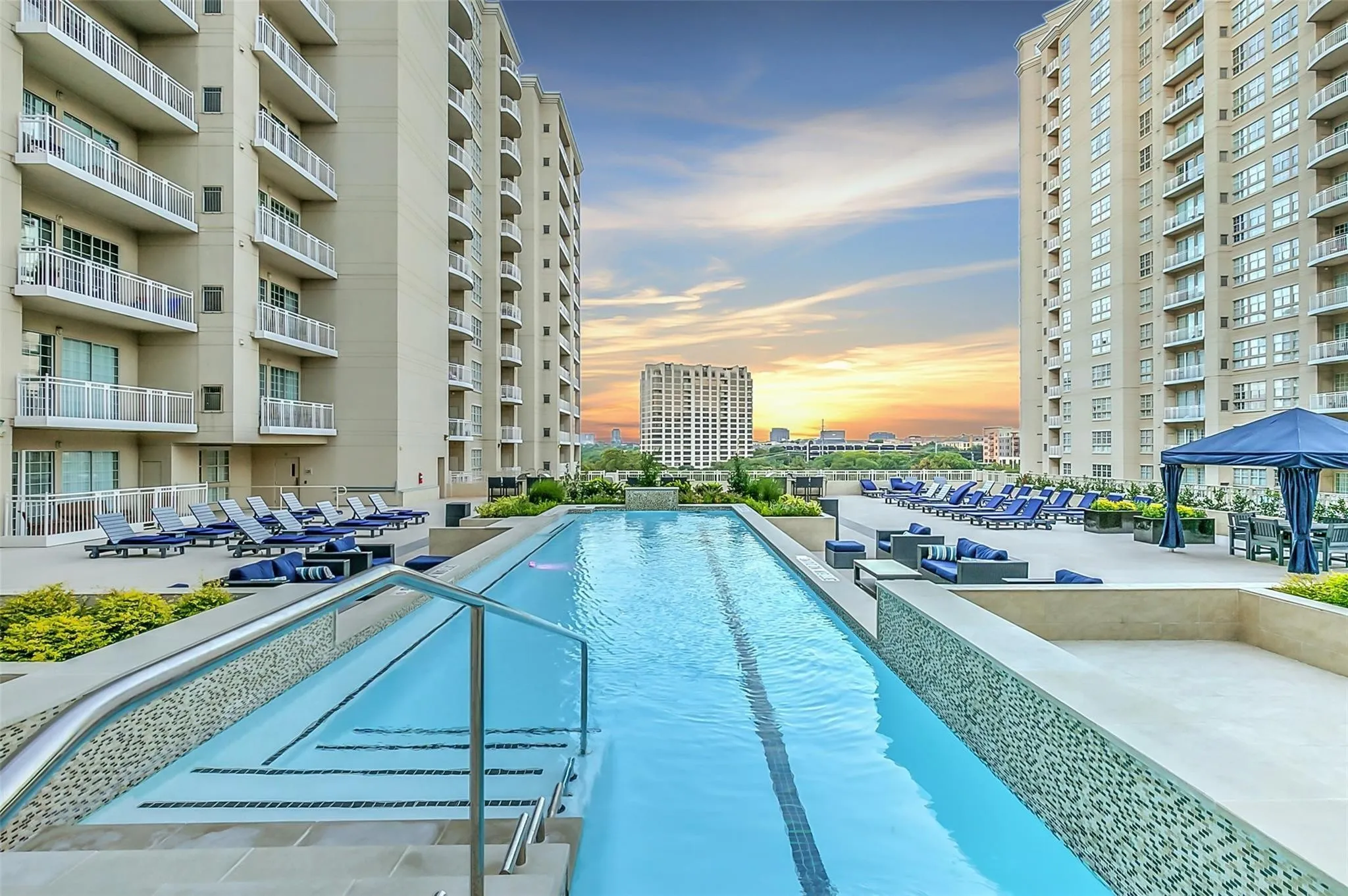 Condominium For Sale in Dallas County , 3225 Turtle Creek Boulevard 334, Dallas, Texas 75219, 1 Bedroom, 1 Bathroom, 2 Garage spaces, 816 Sqft, built in 1998, mls#21405410, Real Estate Agent in Dallas, Homes For Sale in Dallas county, Homes For Sale in Dallas, Realtor in Dallas Texas, Real Estate Brokerage Independent Realty Texas, Luminita Cordes Realtor