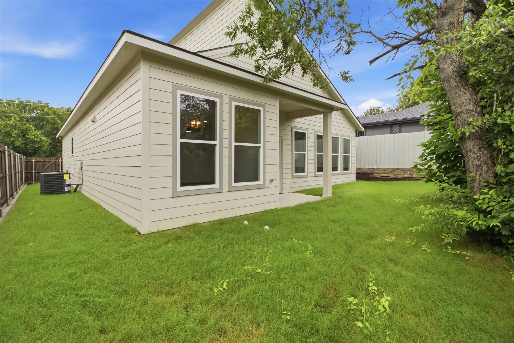 Single Family Residence For Sale in Tarrant County , 2504 Vaughn Boulevard, Fort Worth, Texas 76105, 3 Bedroom, 2 Bathroom, 2 Garage spaces, 1,592 Sqft, built in 2026, mls#21404355, Real Estate Agent in Fort Worth, Homes For Sale in Tarrant county, Homes For Sale in Fort Worth, Realtor in Fort Worth Texas, Real Estate Brokerage Independent Realty Texas, Luminita Cordes Realtor
