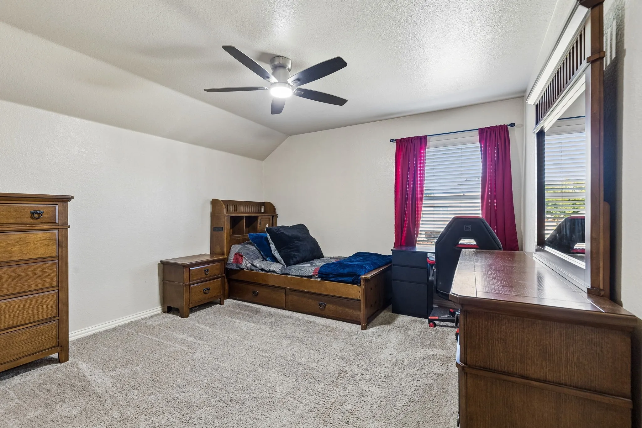 Bright and Spacious Upstairs Retreat – A large window brings natural light into this generously proportioned bedroom, while the updated ceiling fan and distinctive ceiling lines add character. The room offers plenty of flexibility for sleeping, studying, or relaxing.