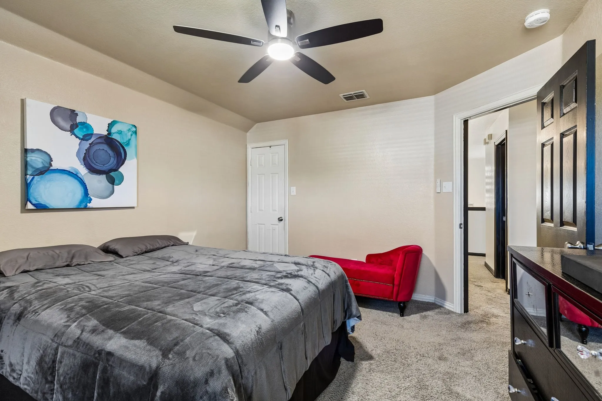 A Versatile Room for Your Needs – Another view of this secondary bedroom highlights its generous dimensions, updated ceiling fan, and convenient closet access. The adaptable layout works equally well as a bedroom, home office, or creative space