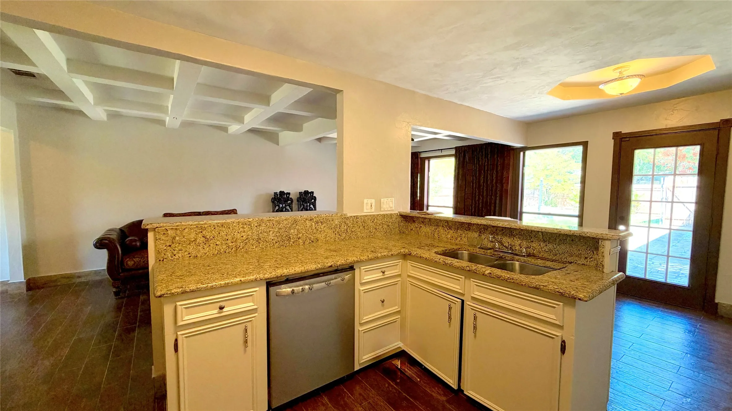 Single Family Residence For Sale in Kaufman County , 1002 Glenda Street, Terrell, Texas 75160, 3 Bedroom, 3 Bathroom, 2 Garage spaces, 2,343 Sqft, built in 1980, mls#21404283, Real Estate Agent in Terrell, Homes For Sale in Kaufman county, Homes For Sale in Terrell, Realtor in Terrell Texas, Real Estate Brokerage Independent Realty Texas, Luminita Cordes Realtor