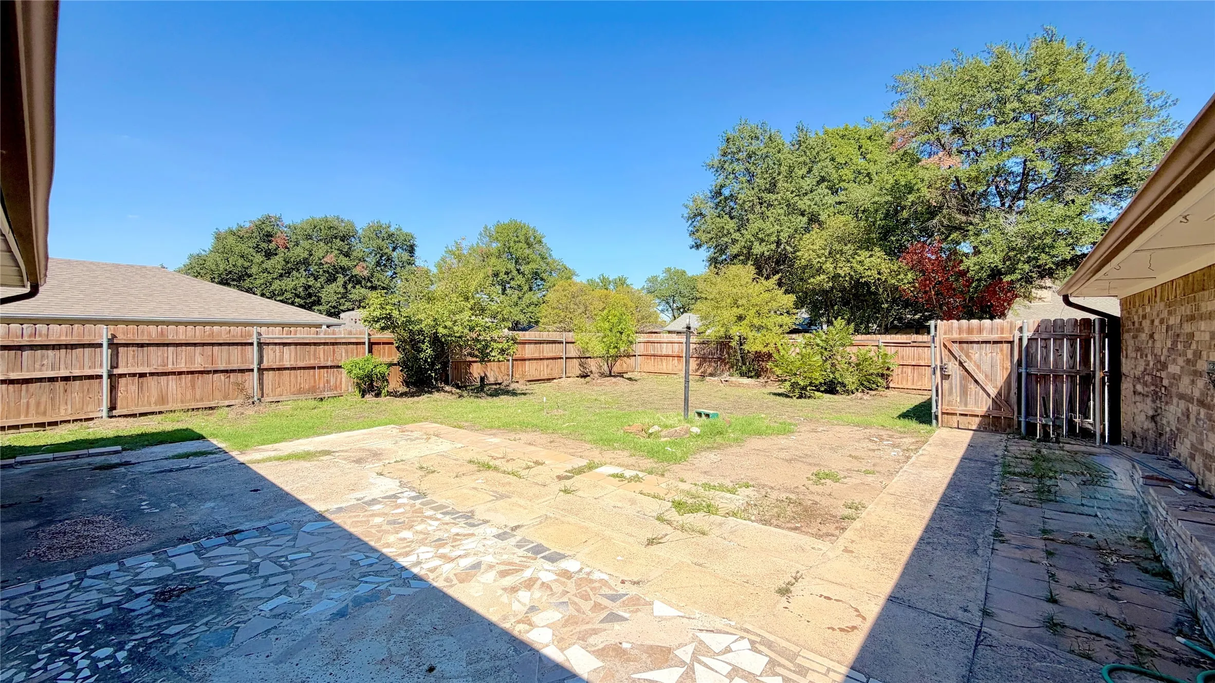 Single Family Residence For Sale in Kaufman County , 1002 Glenda Street, Terrell, Texas 75160, 3 Bedroom, 3 Bathroom, 2 Garage spaces, 2,343 Sqft, built in 1980, mls#21404283, Real Estate Agent in Terrell, Homes For Sale in Kaufman county, Homes For Sale in Terrell, Realtor in Terrell Texas, Real Estate Brokerage Independent Realty Texas, Luminita Cordes Realtor