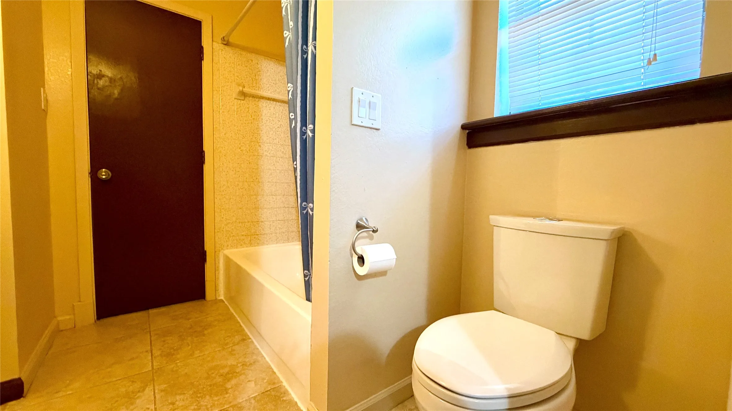 Single Family Residence For Sale in Kaufman County , 1002 Glenda Street, Terrell, Texas 75160, 3 Bedroom, 3 Bathroom, 2 Garage spaces, 2,343 Sqft, built in 1980, mls#21404283, Real Estate Agent in Terrell, Homes For Sale in Kaufman county, Homes For Sale in Terrell, Realtor in Terrell Texas, Real Estate Brokerage Independent Realty Texas, Luminita Cordes Realtor