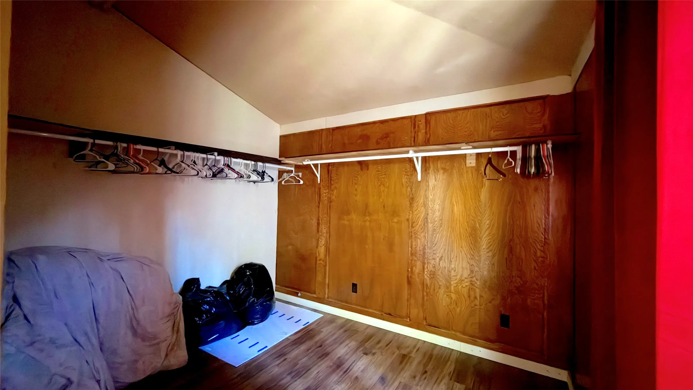 Single Family Residence For Sale in Kaufman County , 1002 Glenda Street, Terrell, Texas 75160, 3 Bedroom, 3 Bathroom, 2 Garage spaces, 2,343 Sqft, built in 1980, mls#21404283, Real Estate Agent in Terrell, Homes For Sale in Kaufman county, Homes For Sale in Terrell, Realtor in Terrell Texas, Real Estate Brokerage Independent Realty Texas, Luminita Cordes Realtor