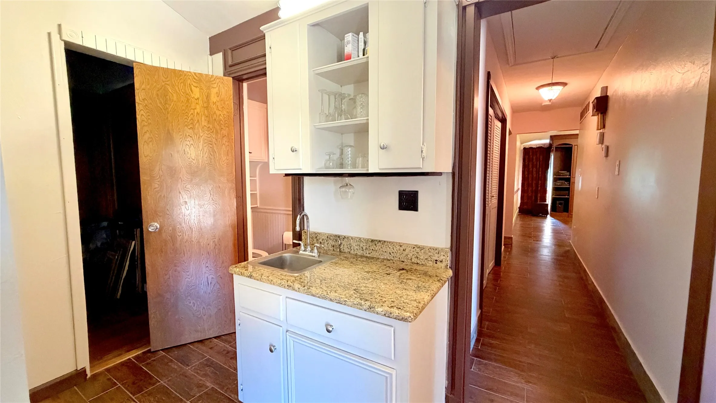 Single Family Residence For Sale in Kaufman County , 1002 Glenda Street, Terrell, Texas 75160, 3 Bedroom, 3 Bathroom, 2 Garage spaces, 2,343 Sqft, built in 1980, mls#21404283, Real Estate Agent in Terrell, Homes For Sale in Kaufman county, Homes For Sale in Terrell, Realtor in Terrell Texas, Real Estate Brokerage Independent Realty Texas, Luminita Cordes Realtor